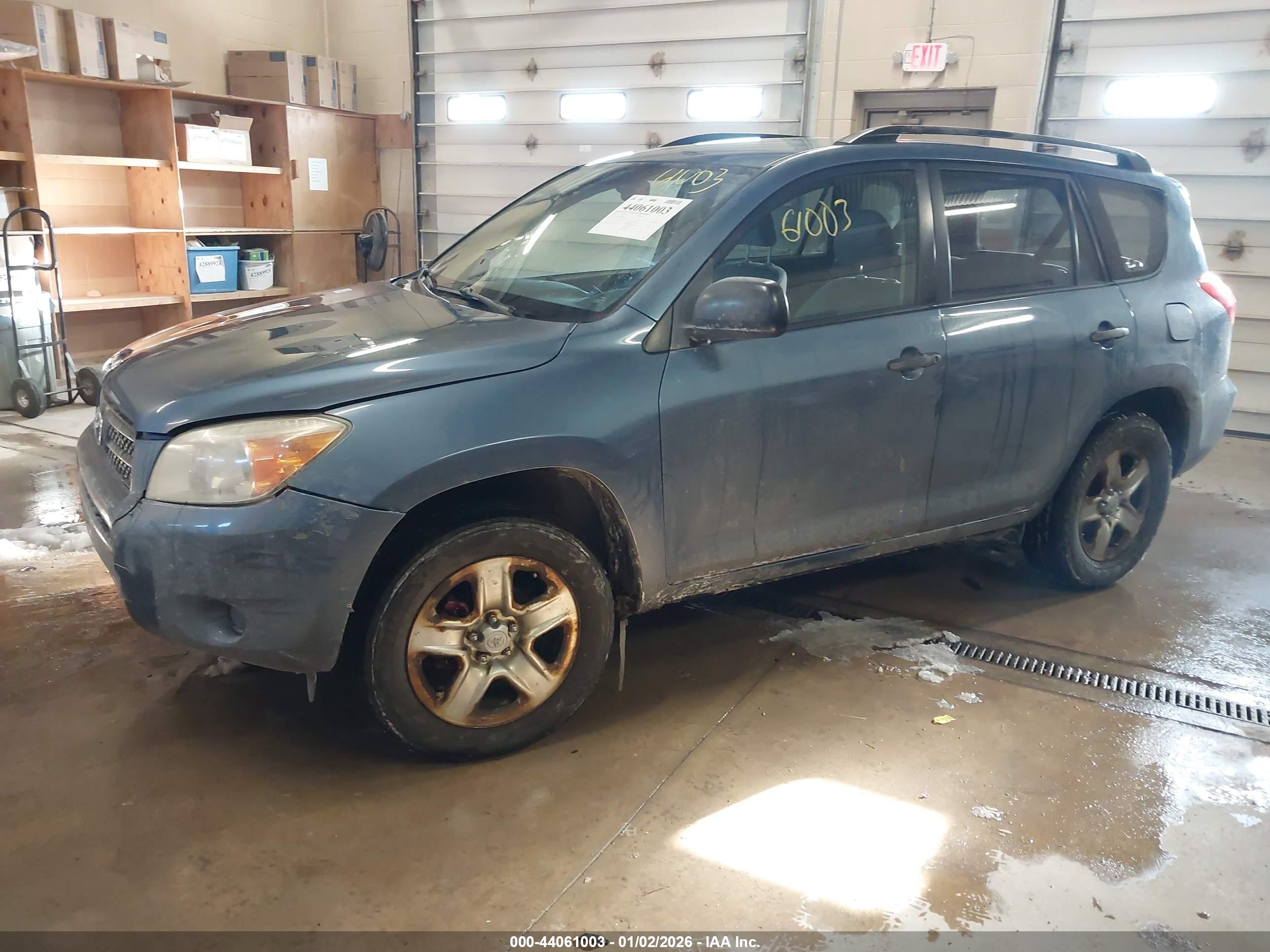 TOYOTA RAV4 image 2
