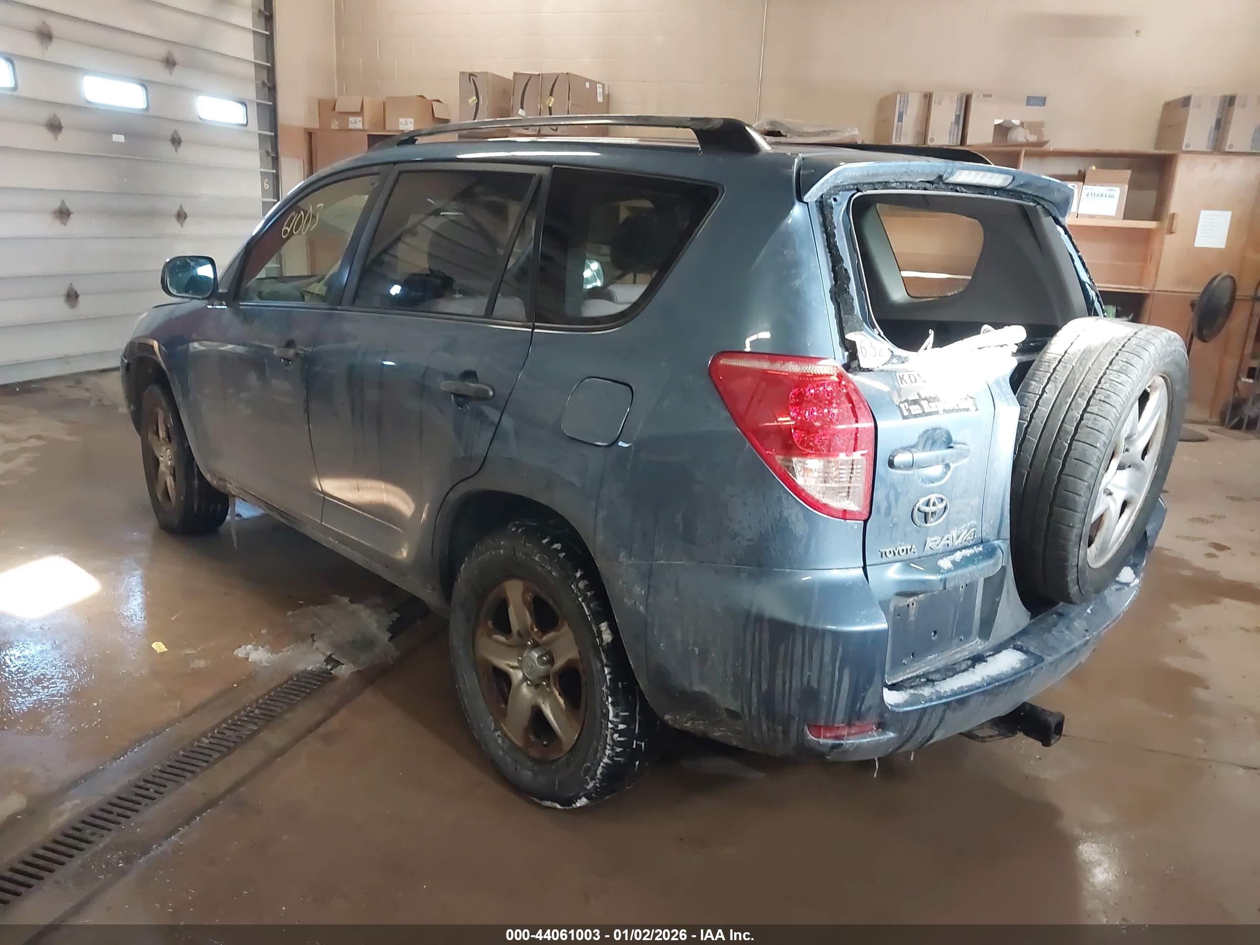 TOYOTA RAV4 image 3