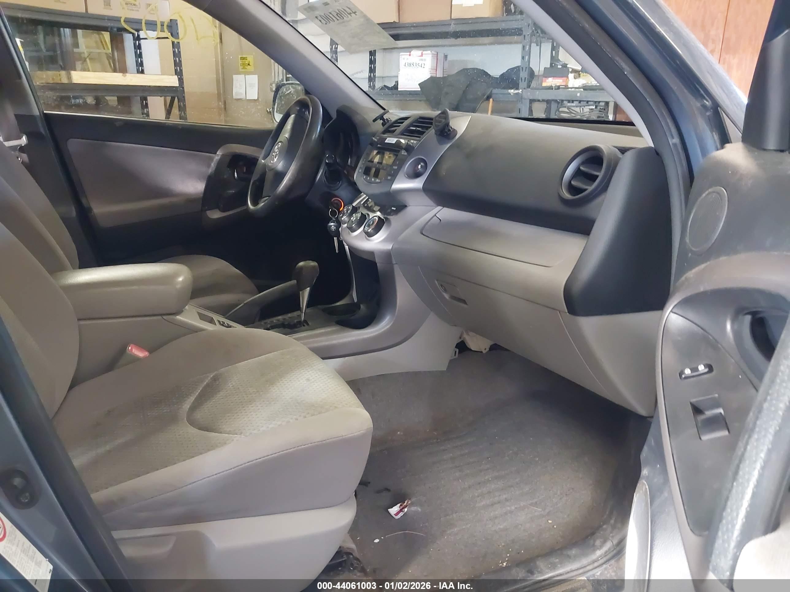 TOYOTA RAV4 image 5