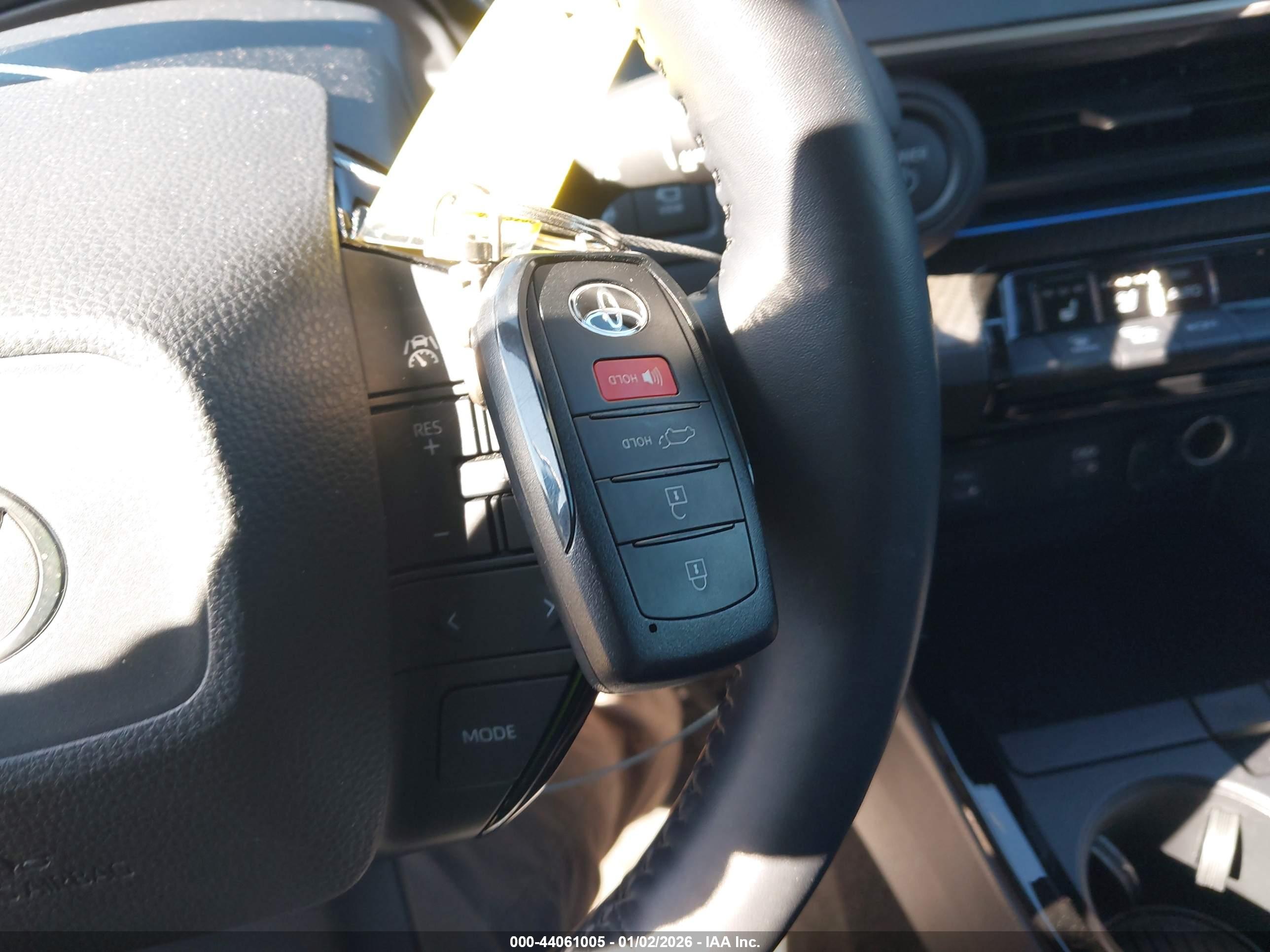 TOYOTA PRIUS image 11