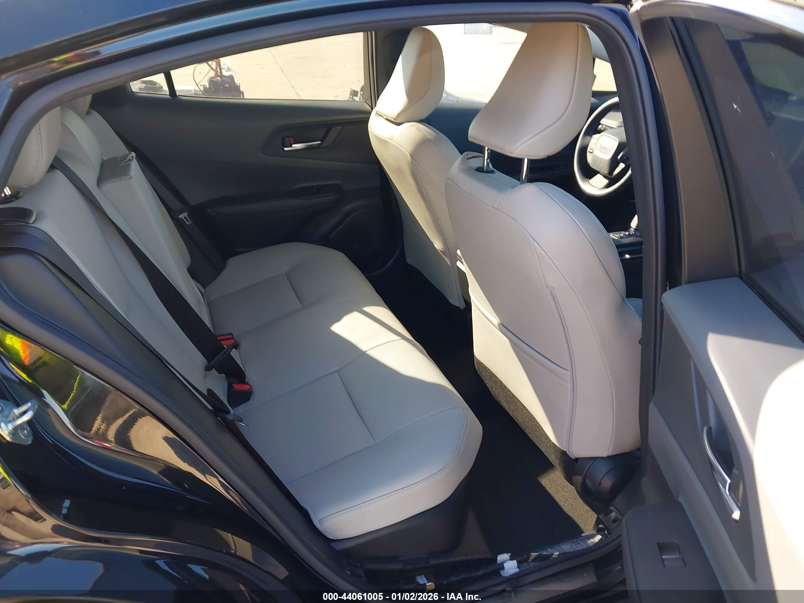 TOYOTA PRIUS image 8