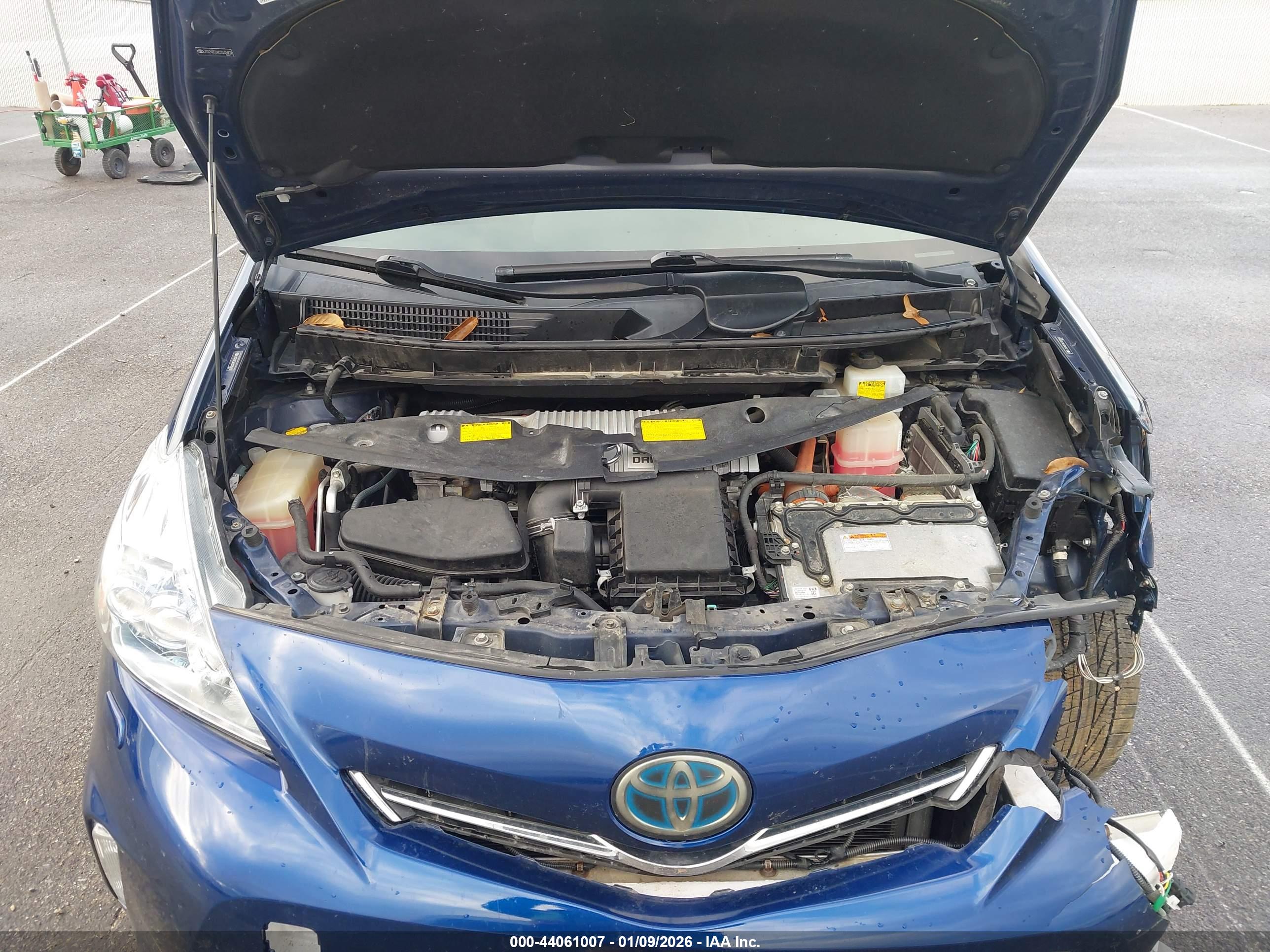TOYOTA PRIUS image 10