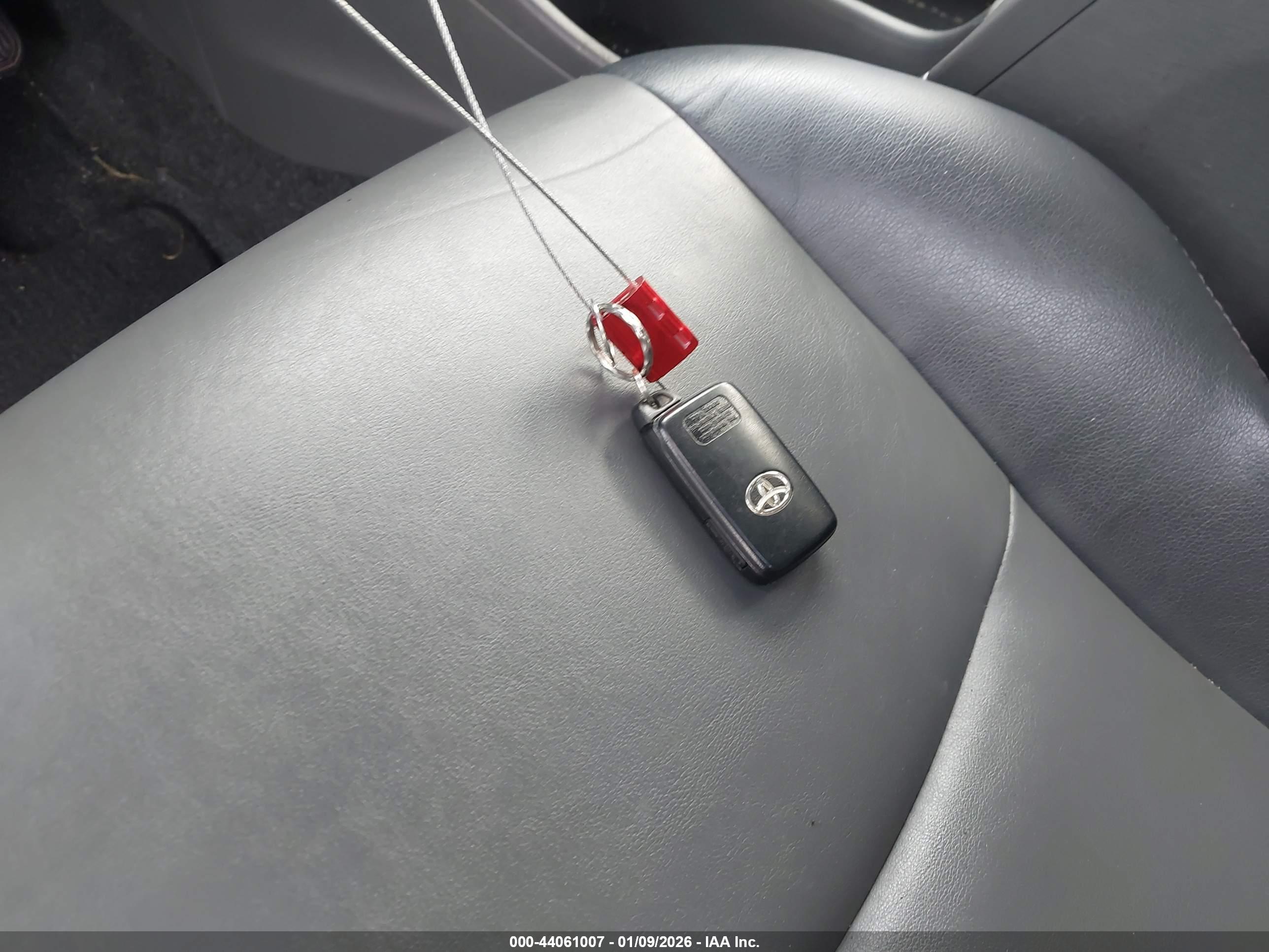 TOYOTA PRIUS image 11