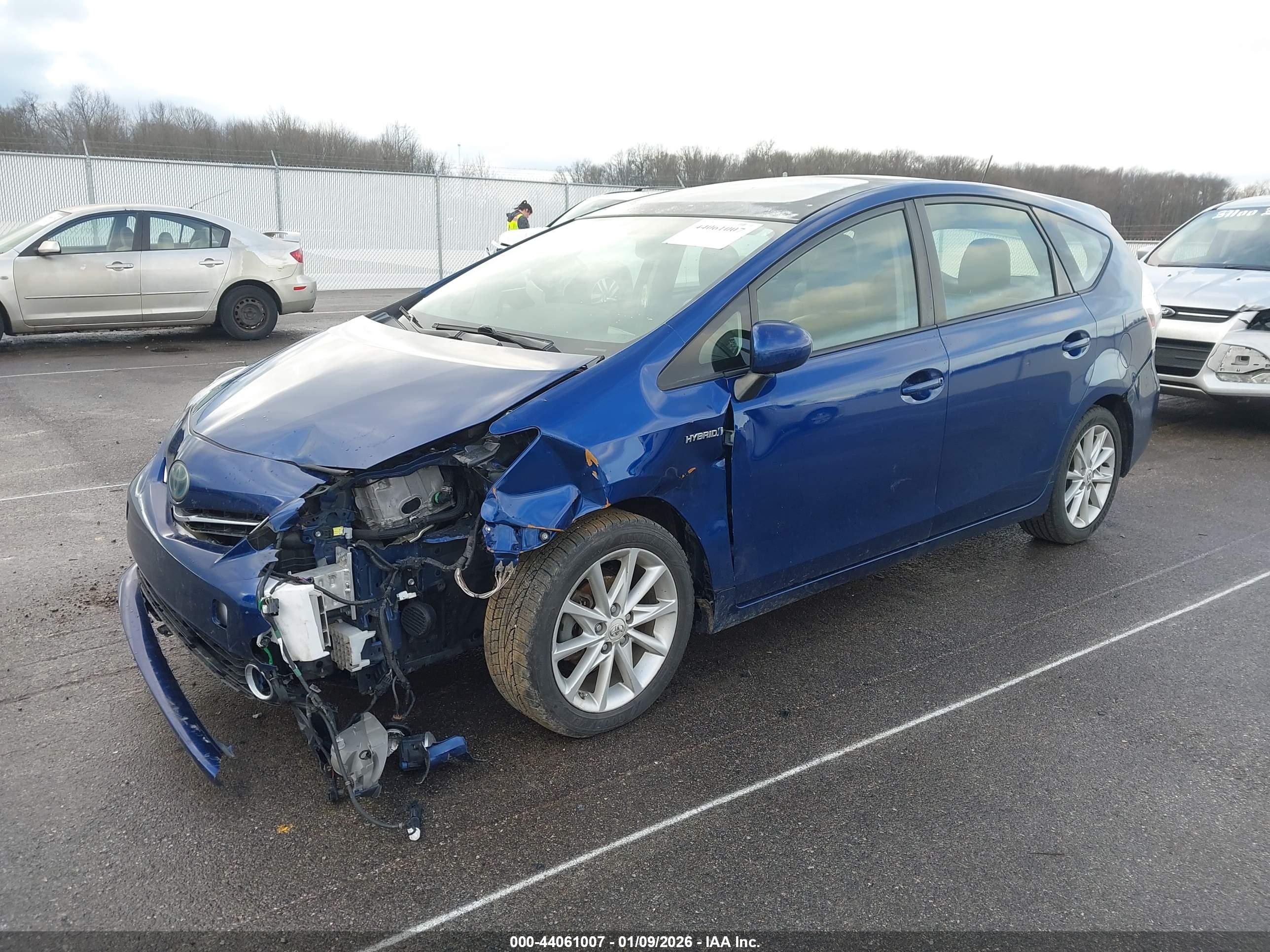 TOYOTA PRIUS image 2