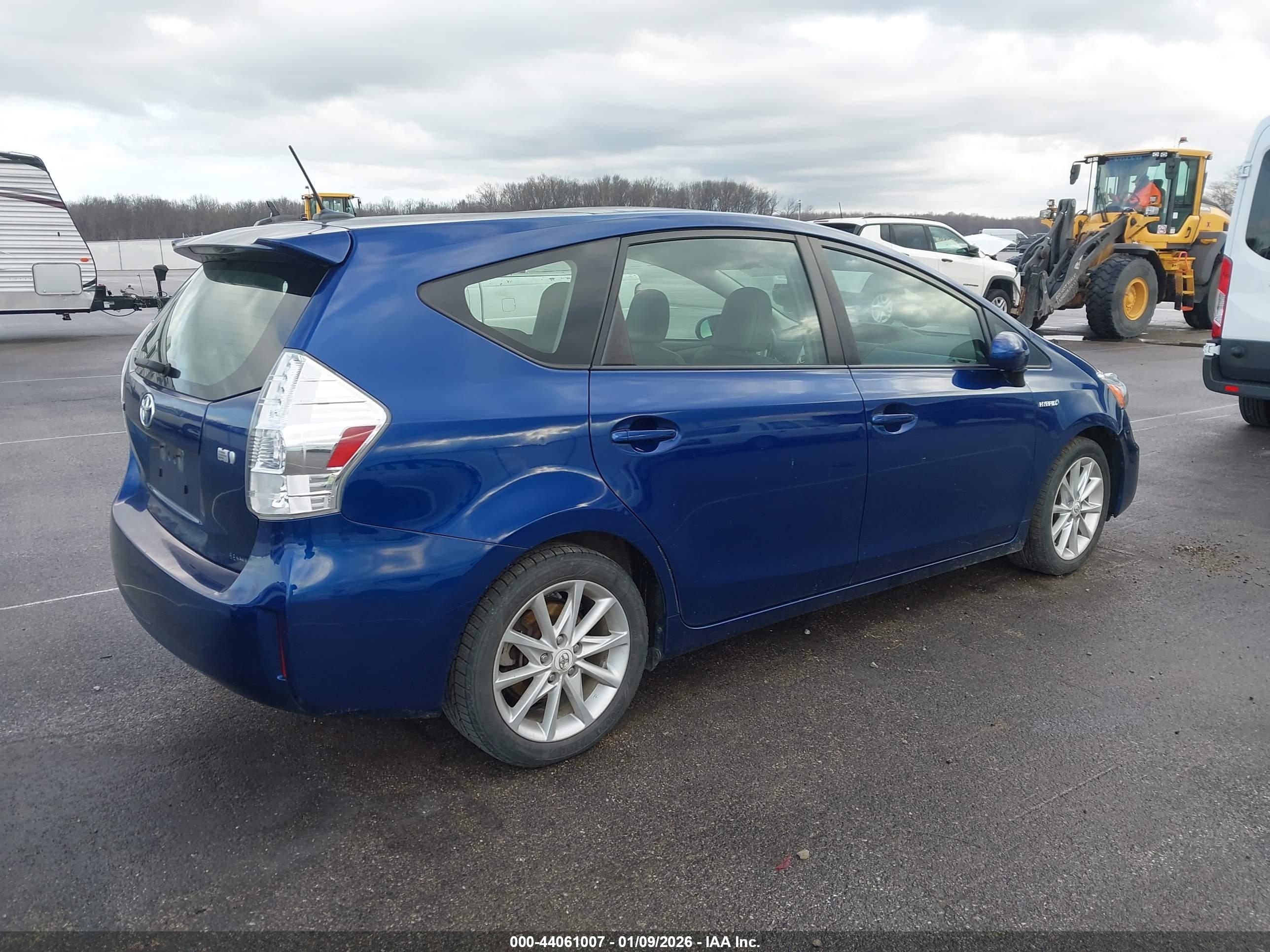TOYOTA PRIUS image 4