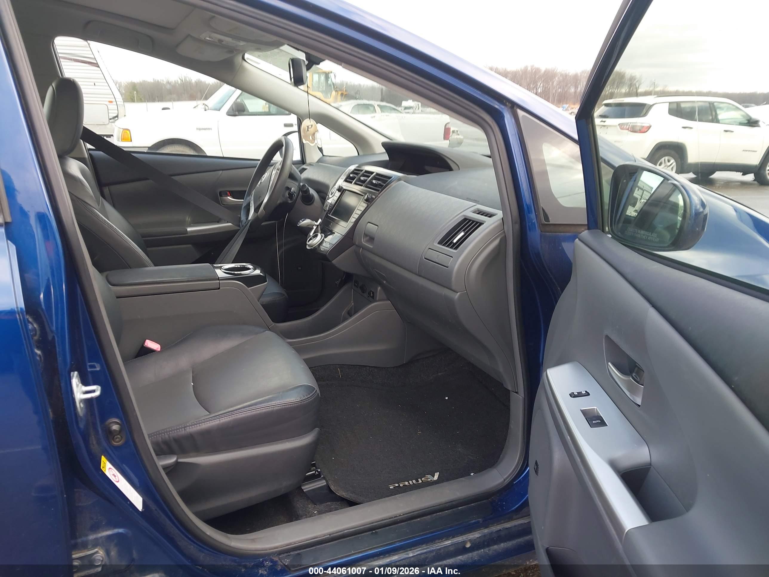 TOYOTA PRIUS image 5