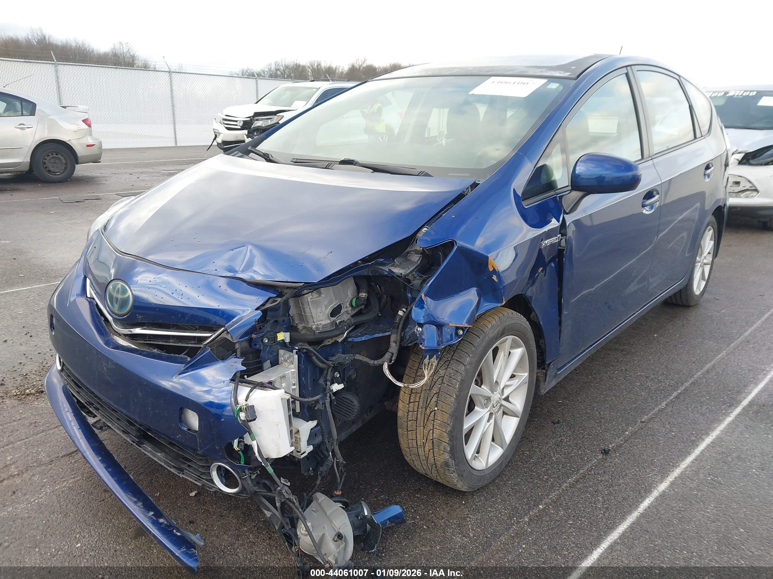 TOYOTA PRIUS image 6