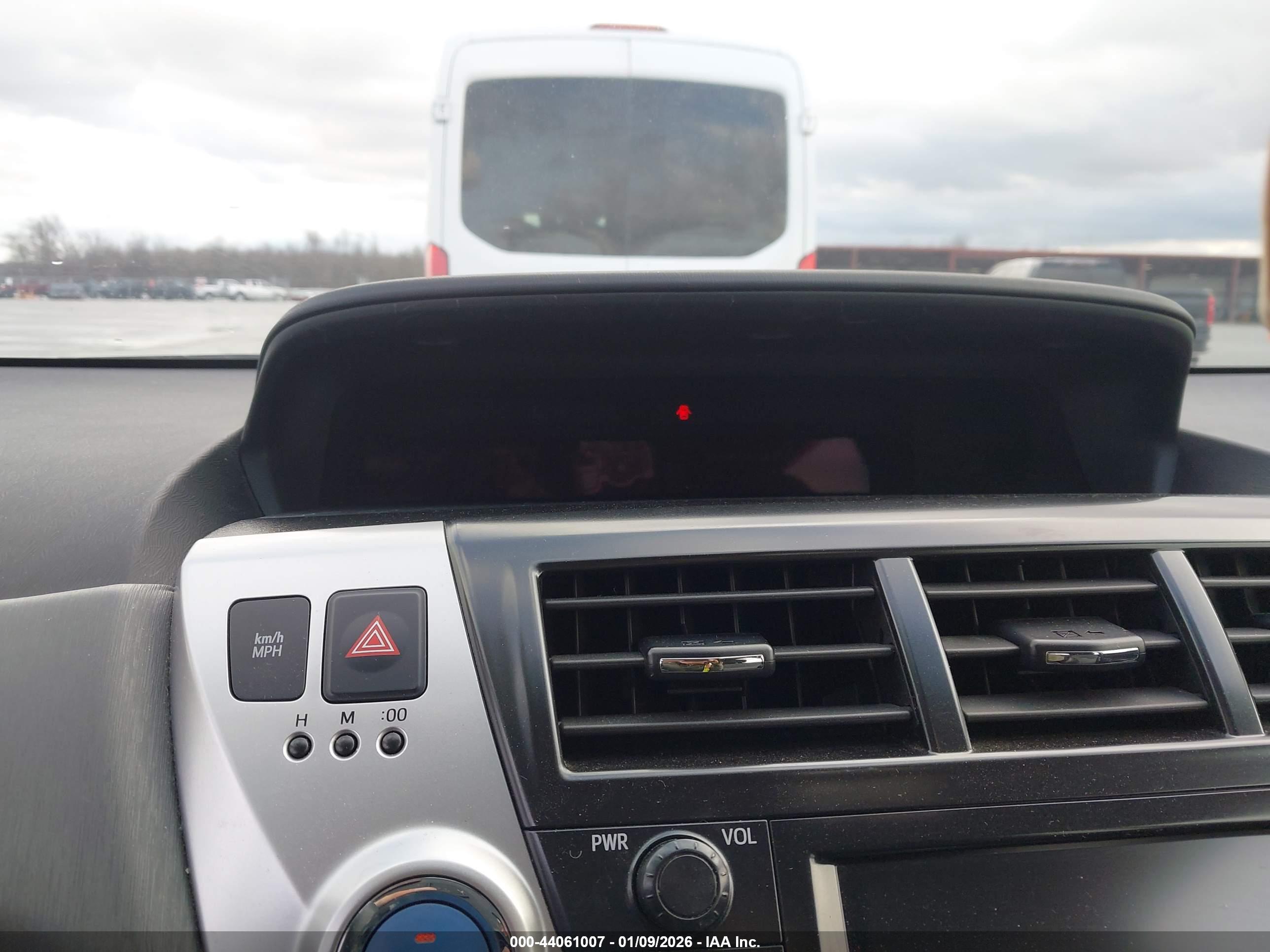 TOYOTA PRIUS image 7