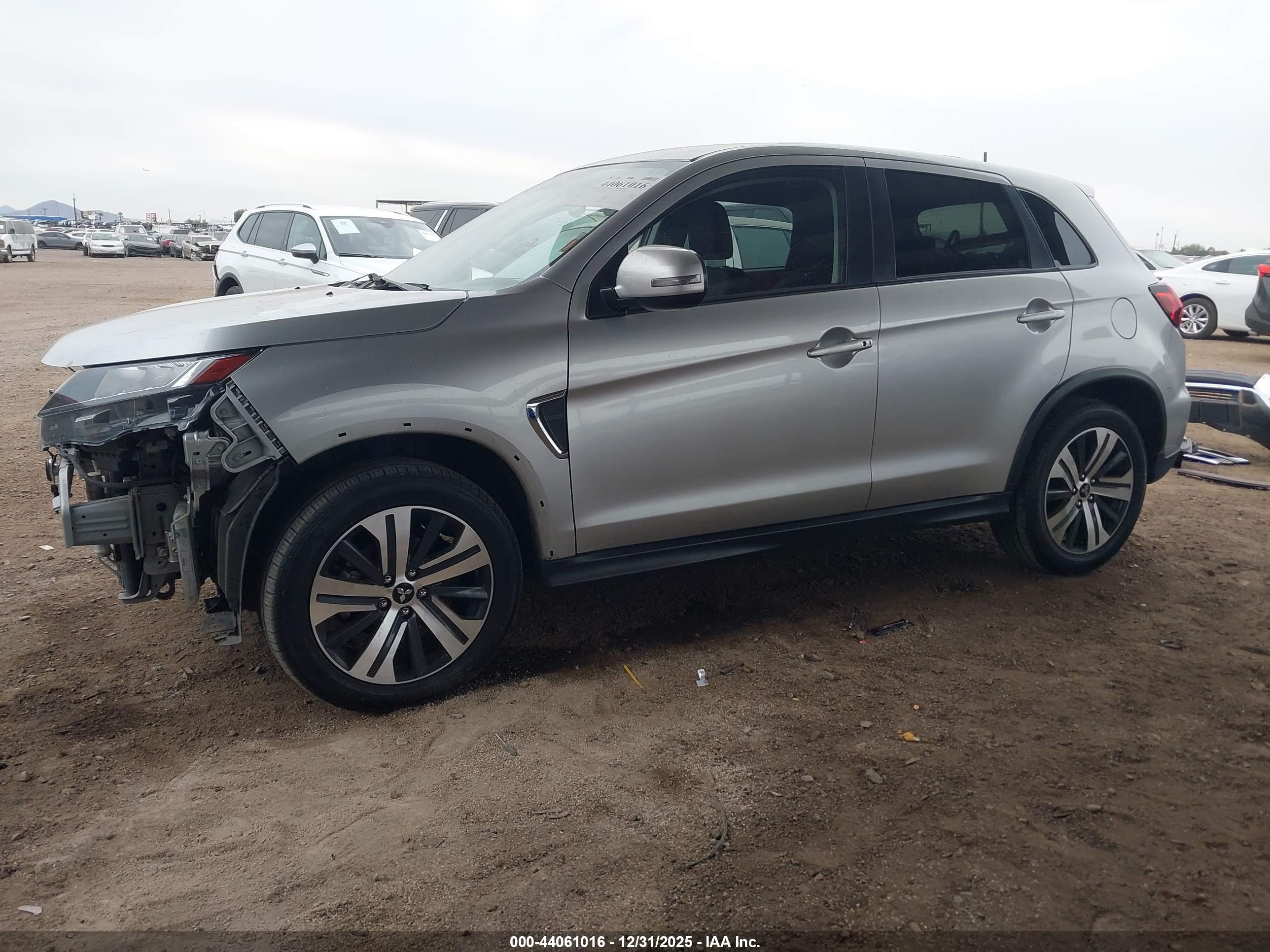 MITSUBISHI OUTLANDER image 2