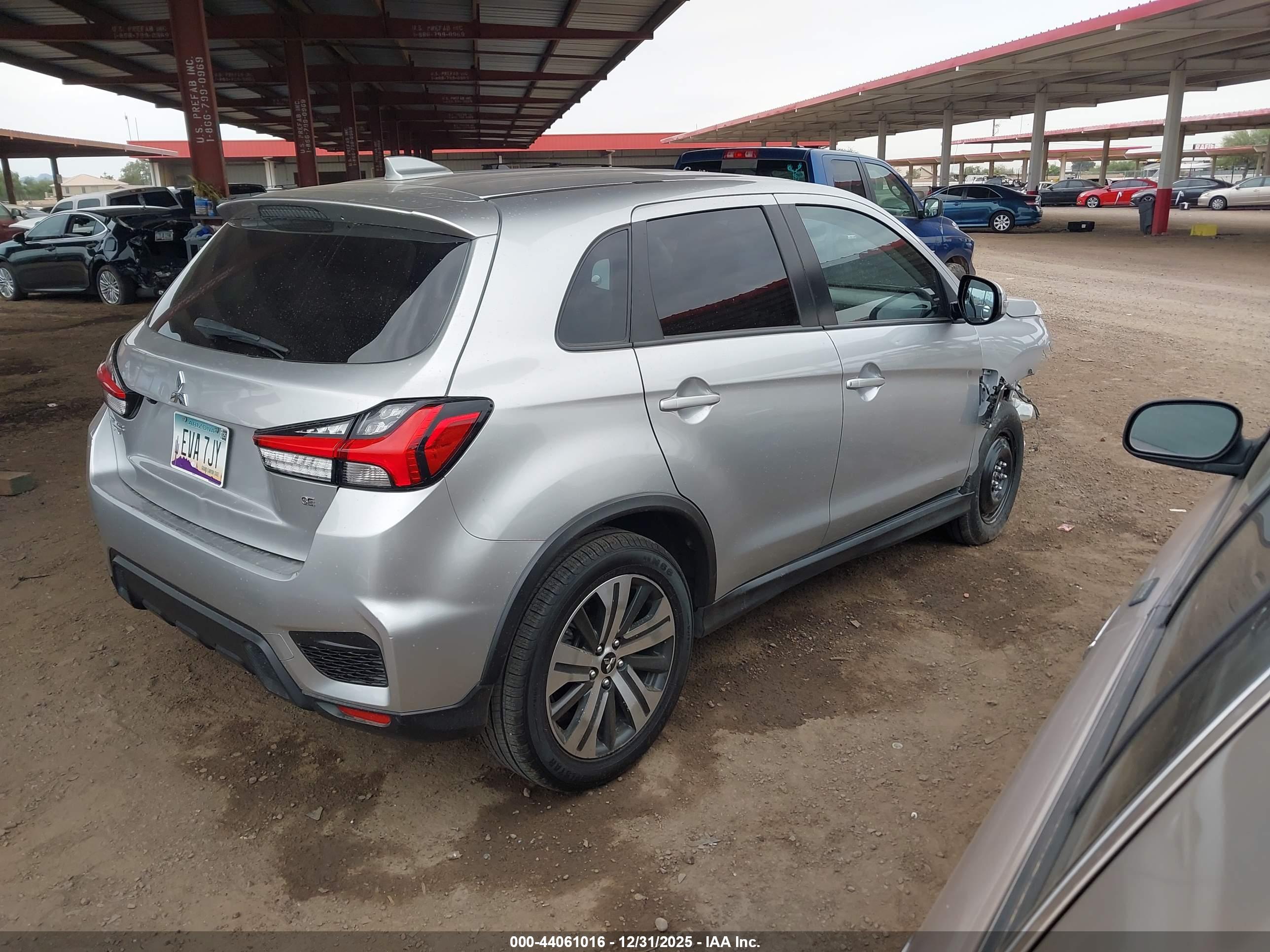 MITSUBISHI OUTLANDER image 4