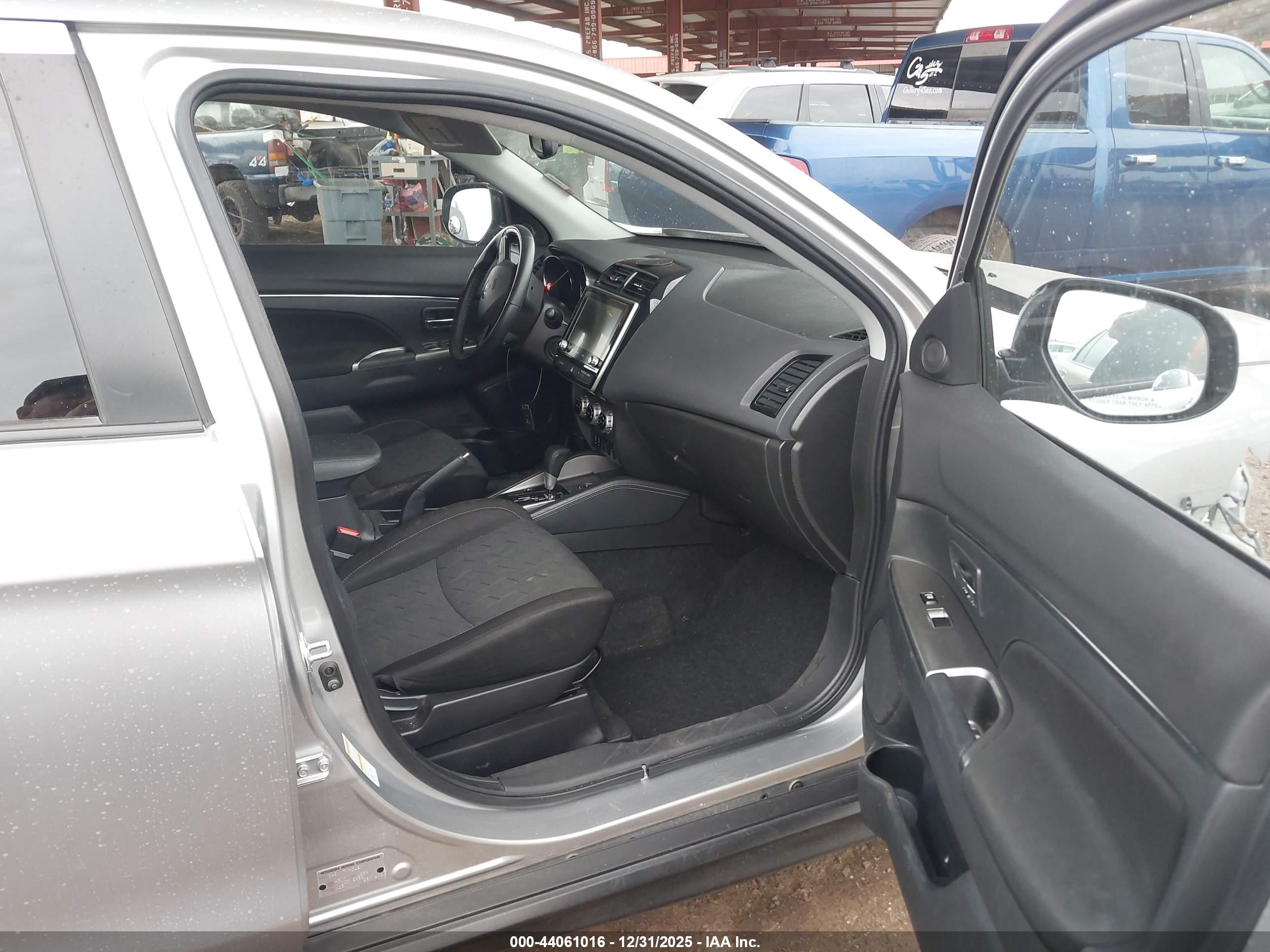 MITSUBISHI OUTLANDER image 5