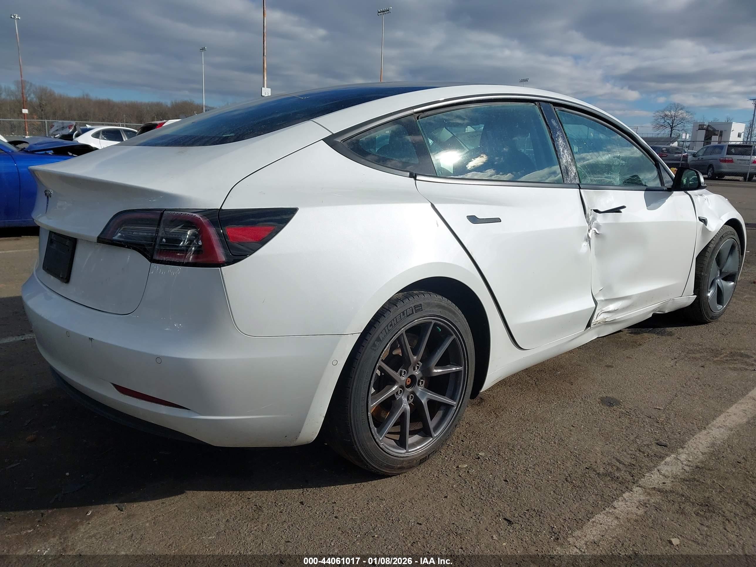 TESLA MODEL image 4