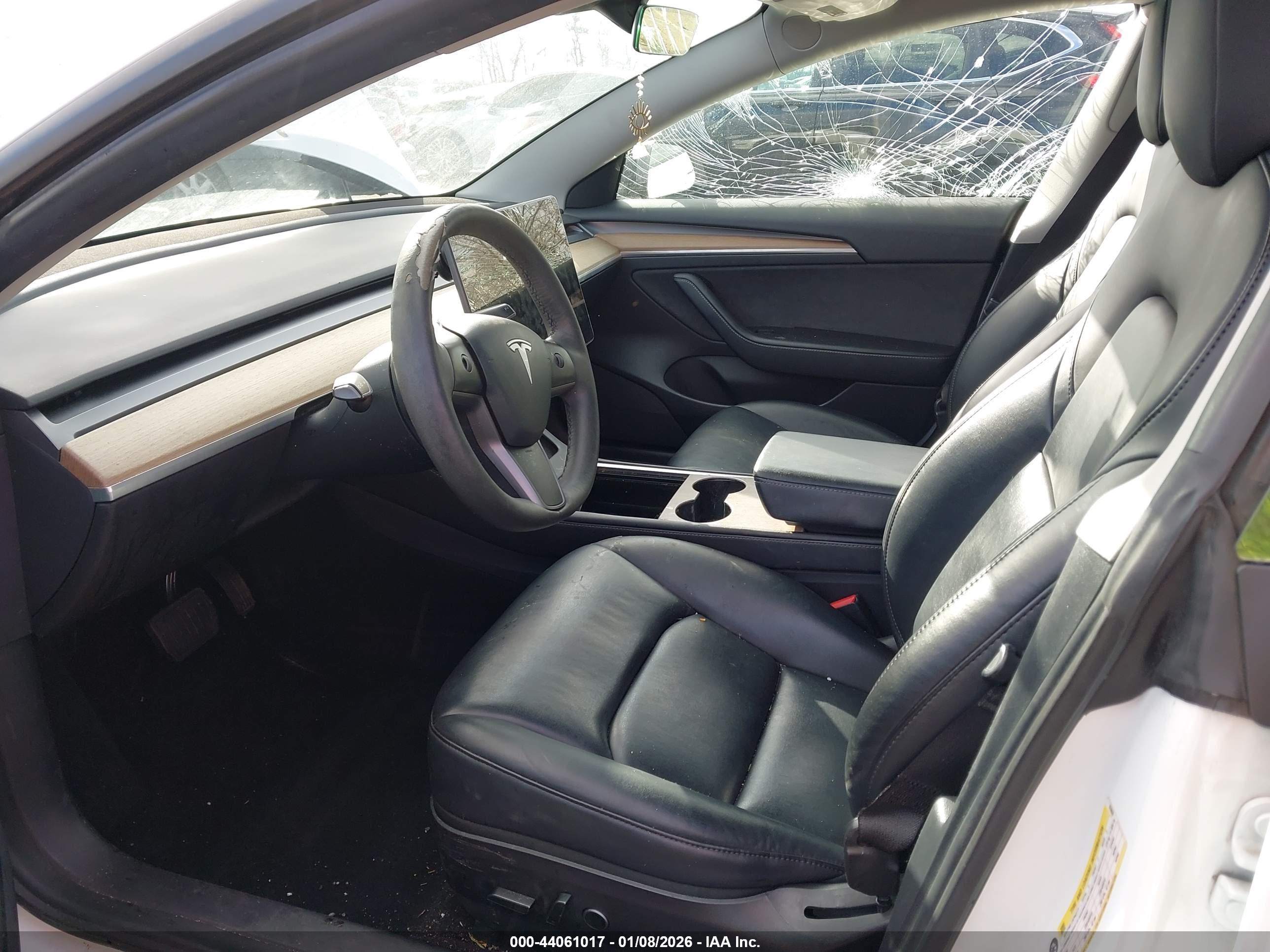 TESLA MODEL image 5