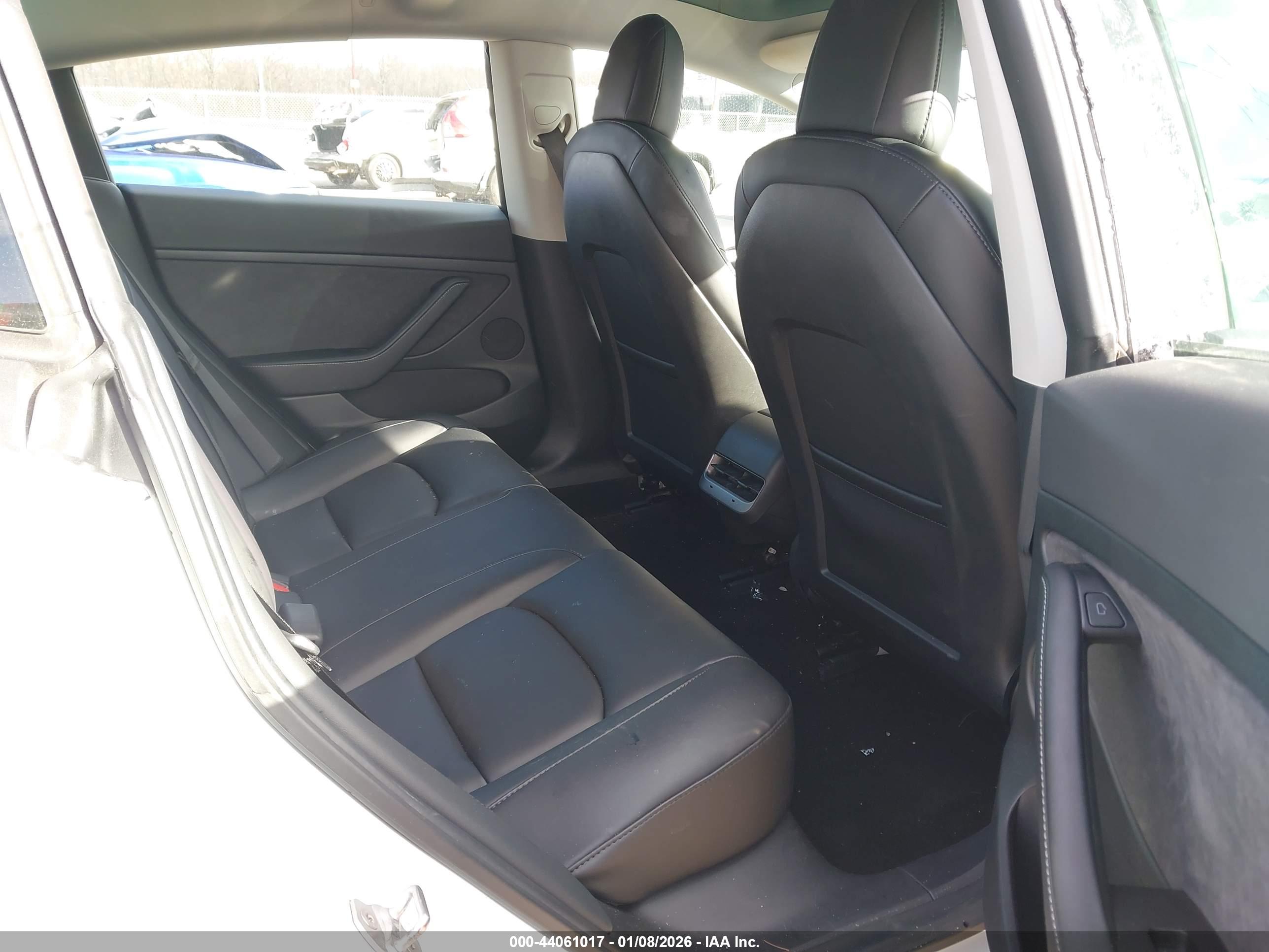 TESLA MODEL image 8