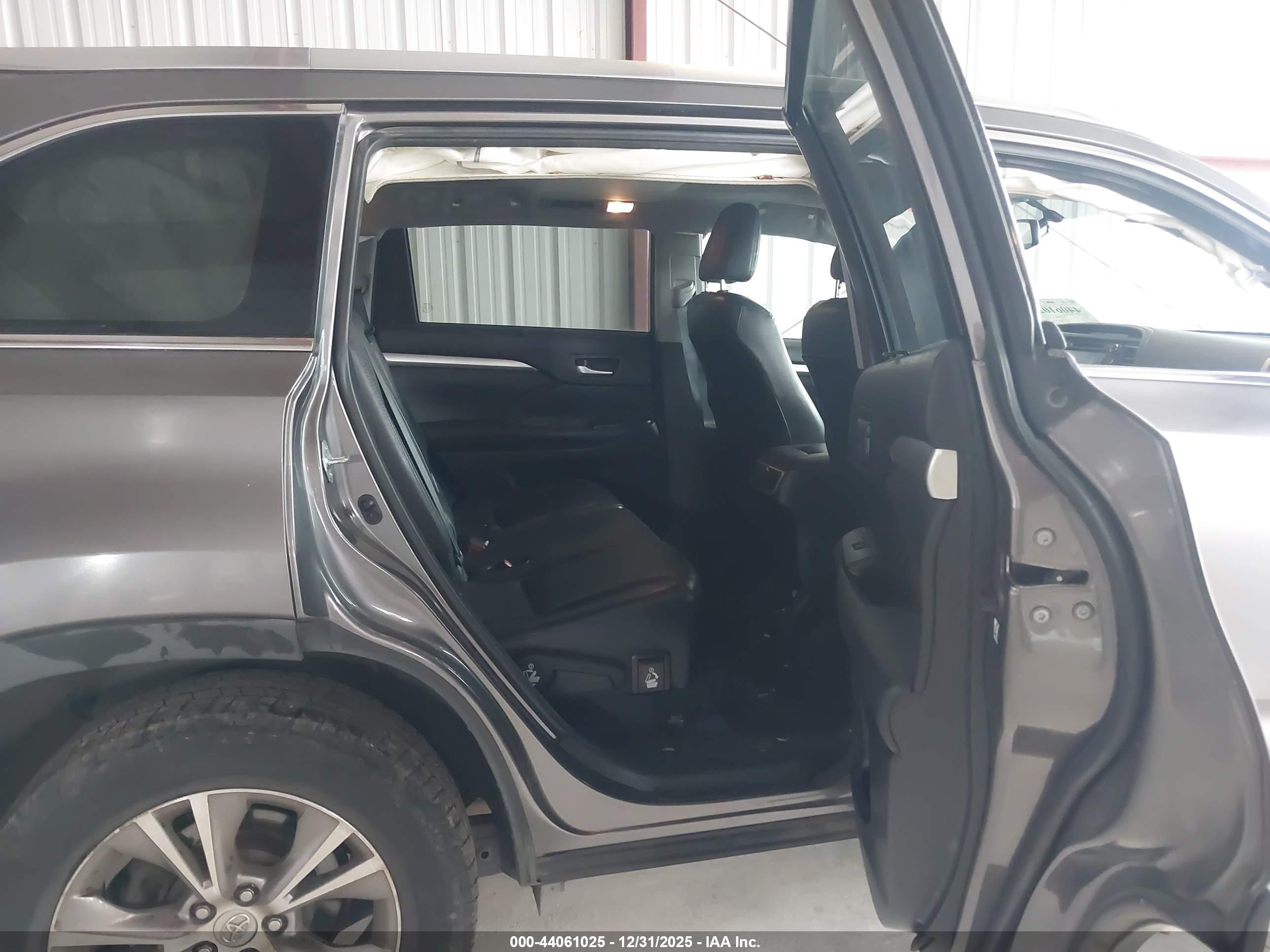TOYOTA HIGHLANDER image 8