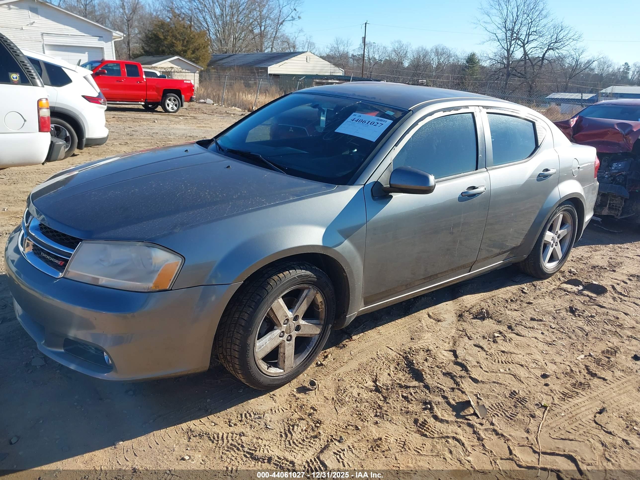 DODGE AVENGER image 2