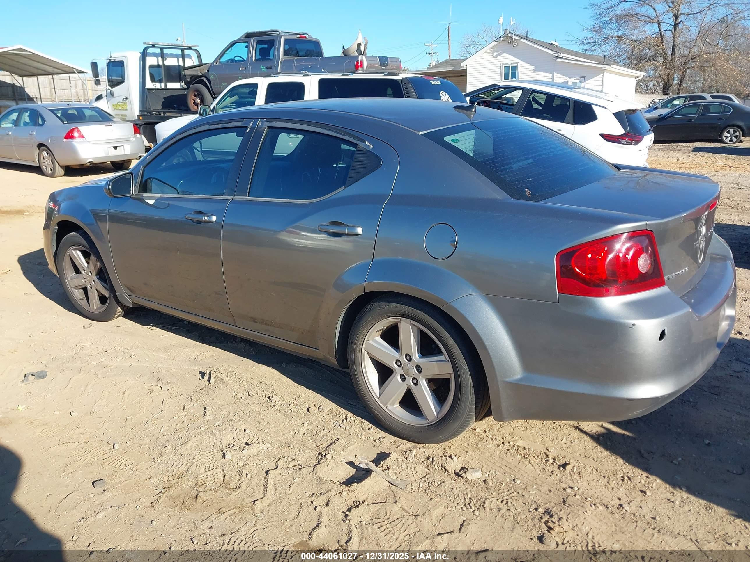 DODGE AVENGER image 3