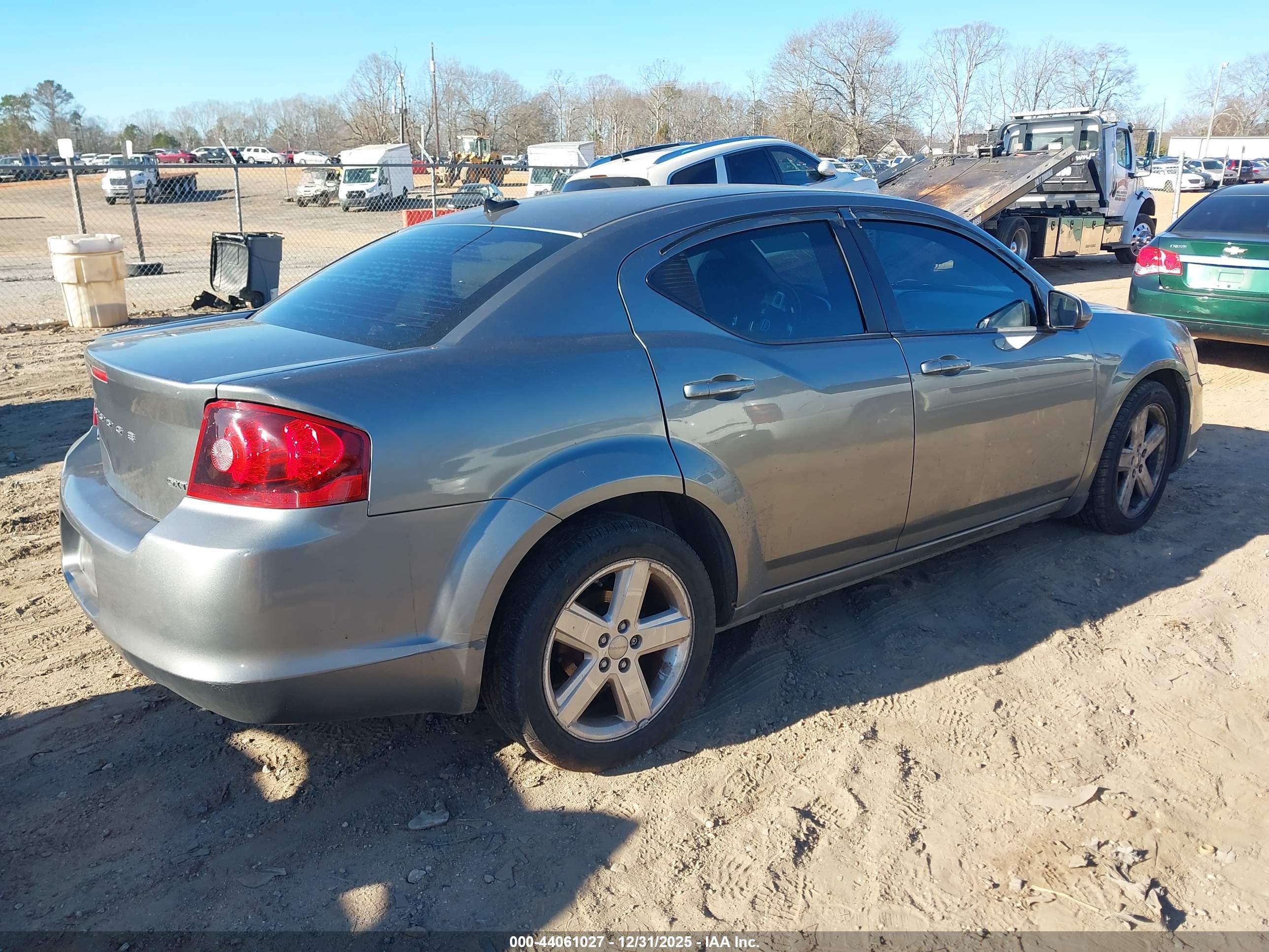 DODGE AVENGER image 4