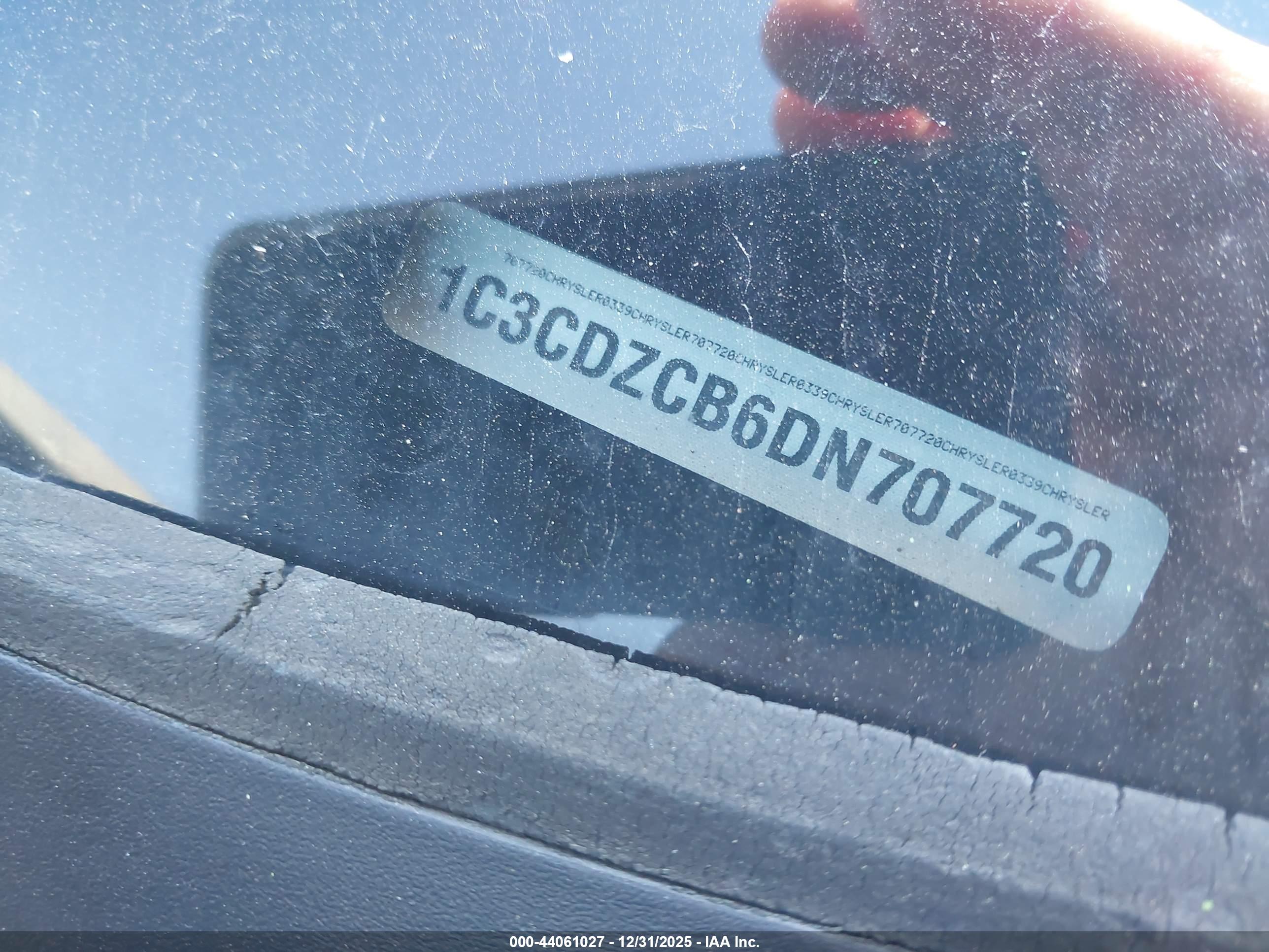 DODGE AVENGER image 9