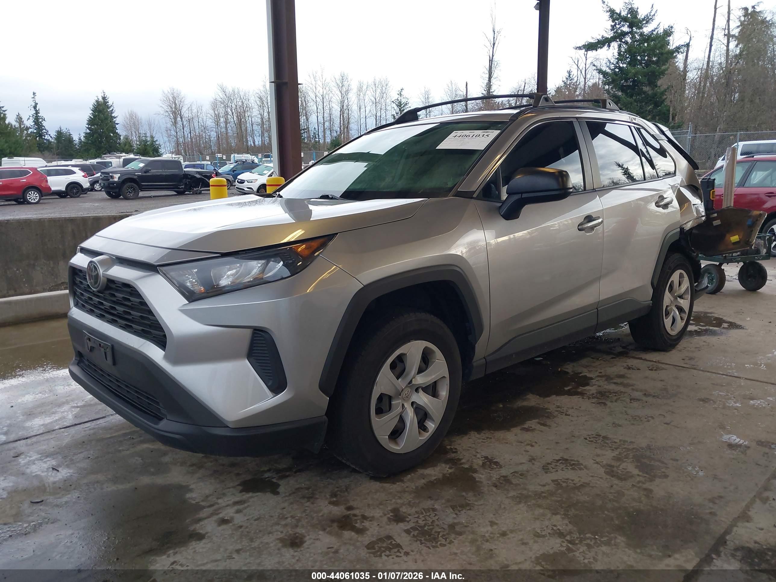 TOYOTA RAV4 image 2