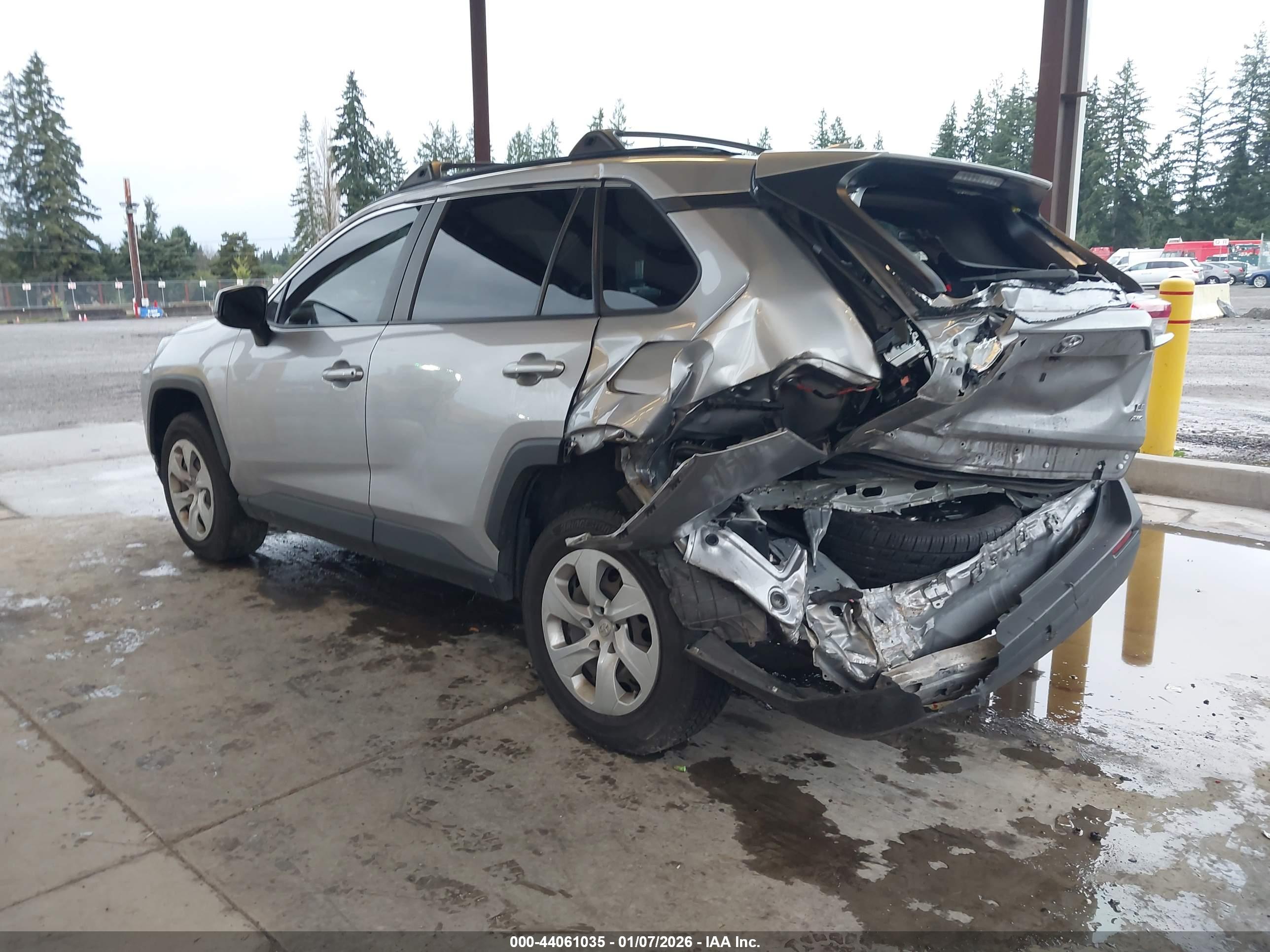 TOYOTA RAV4 image 3