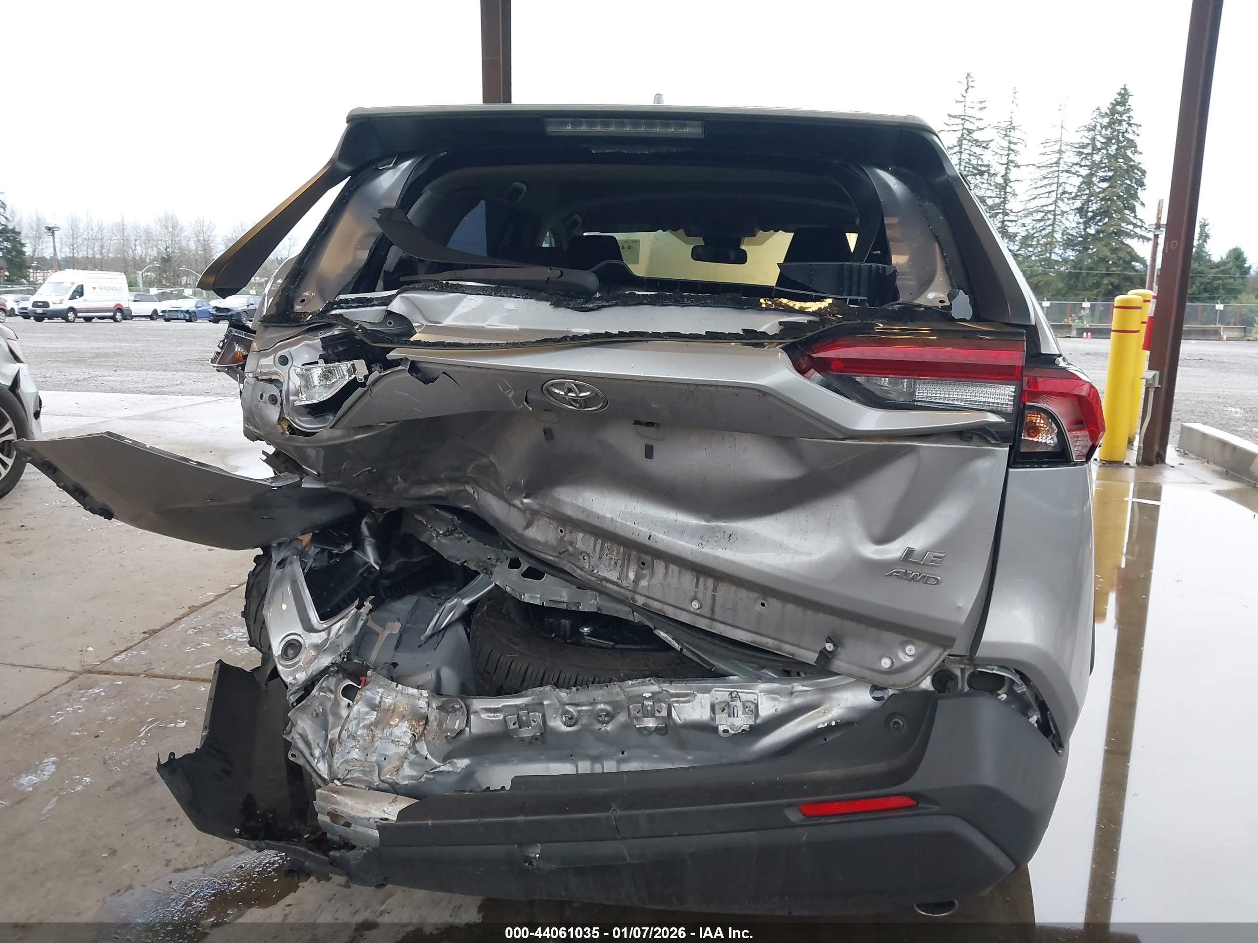 TOYOTA RAV4 image 6