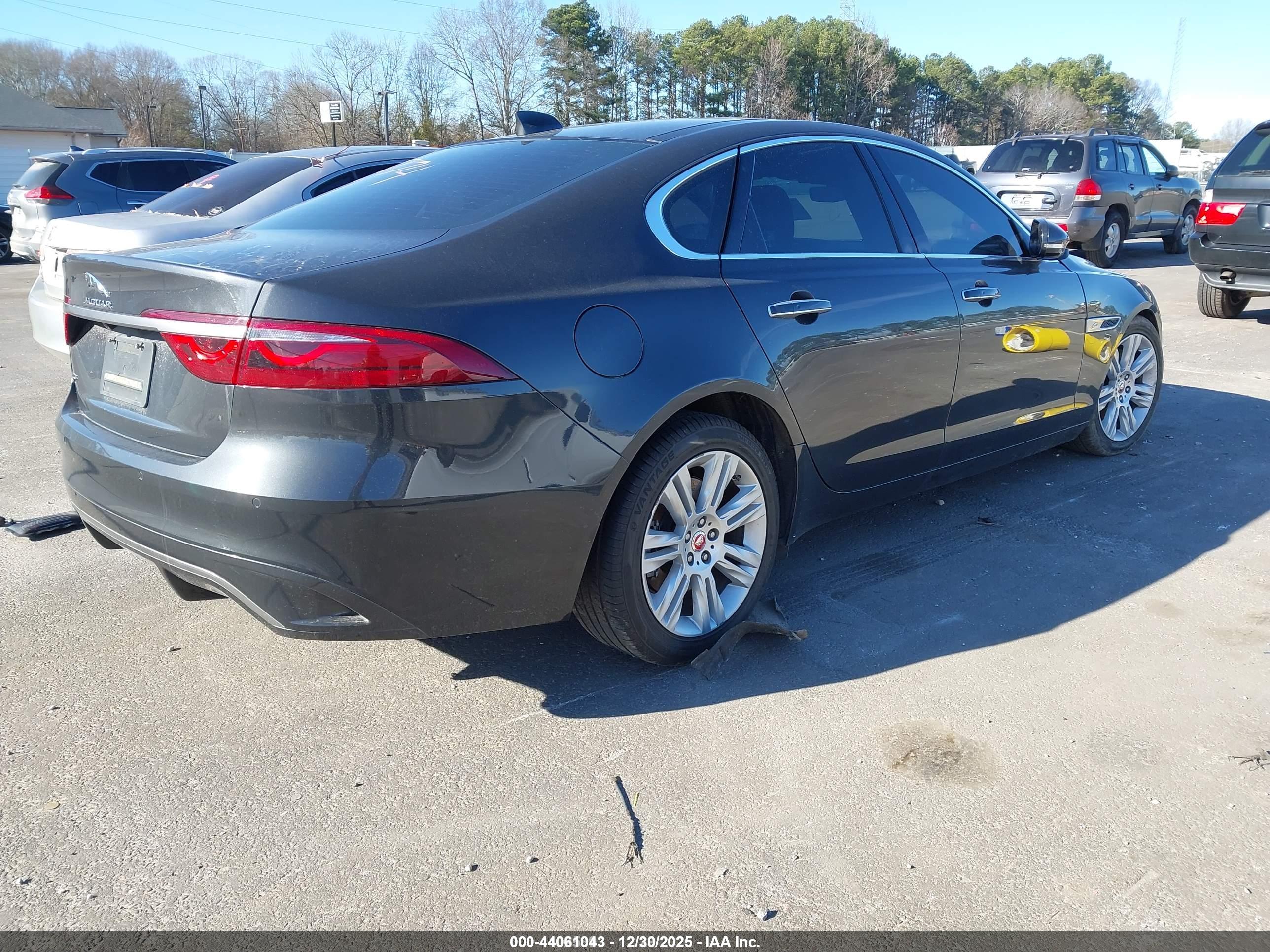 JAGUAR XF image 4