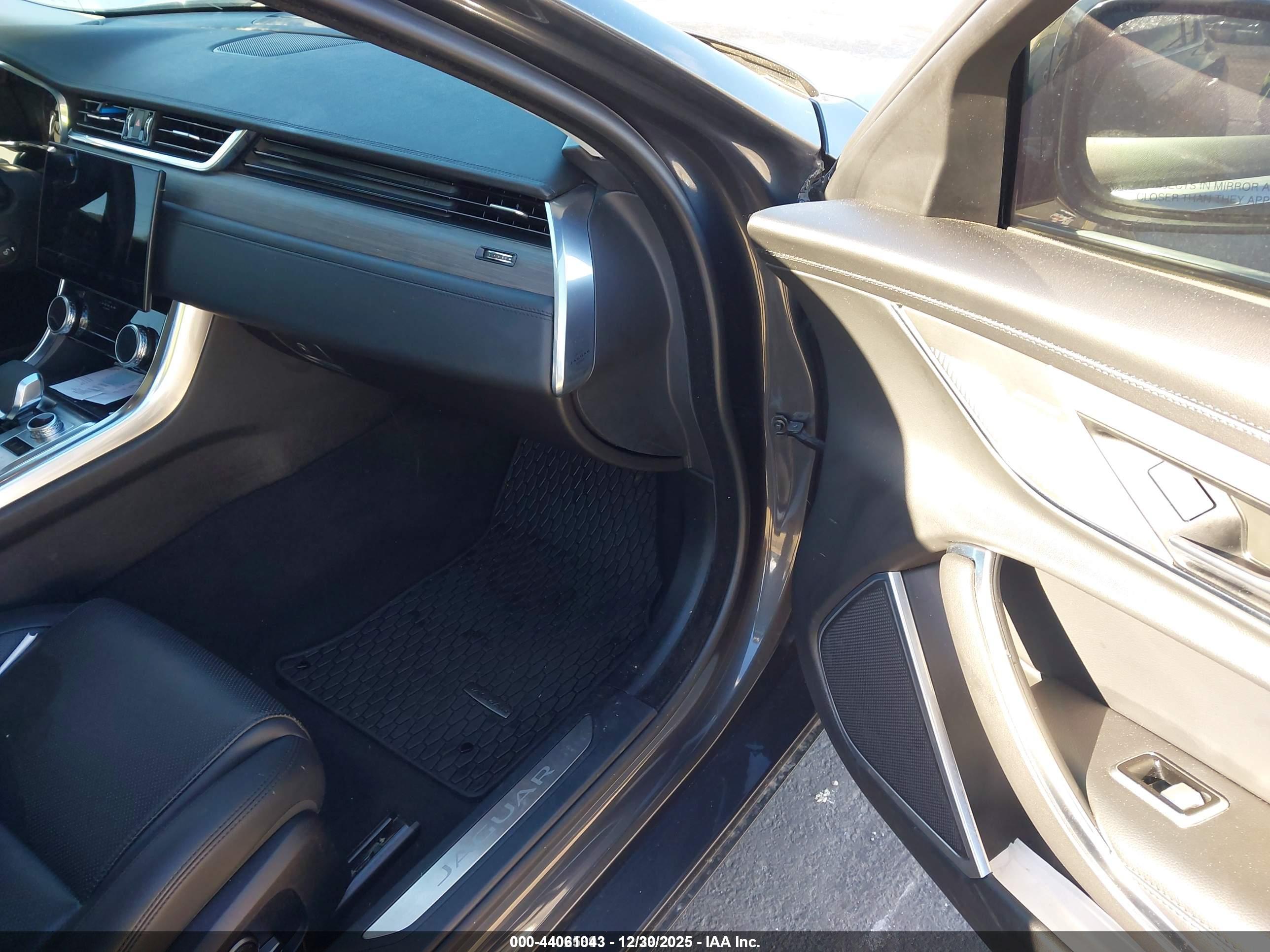JAGUAR XF image 5