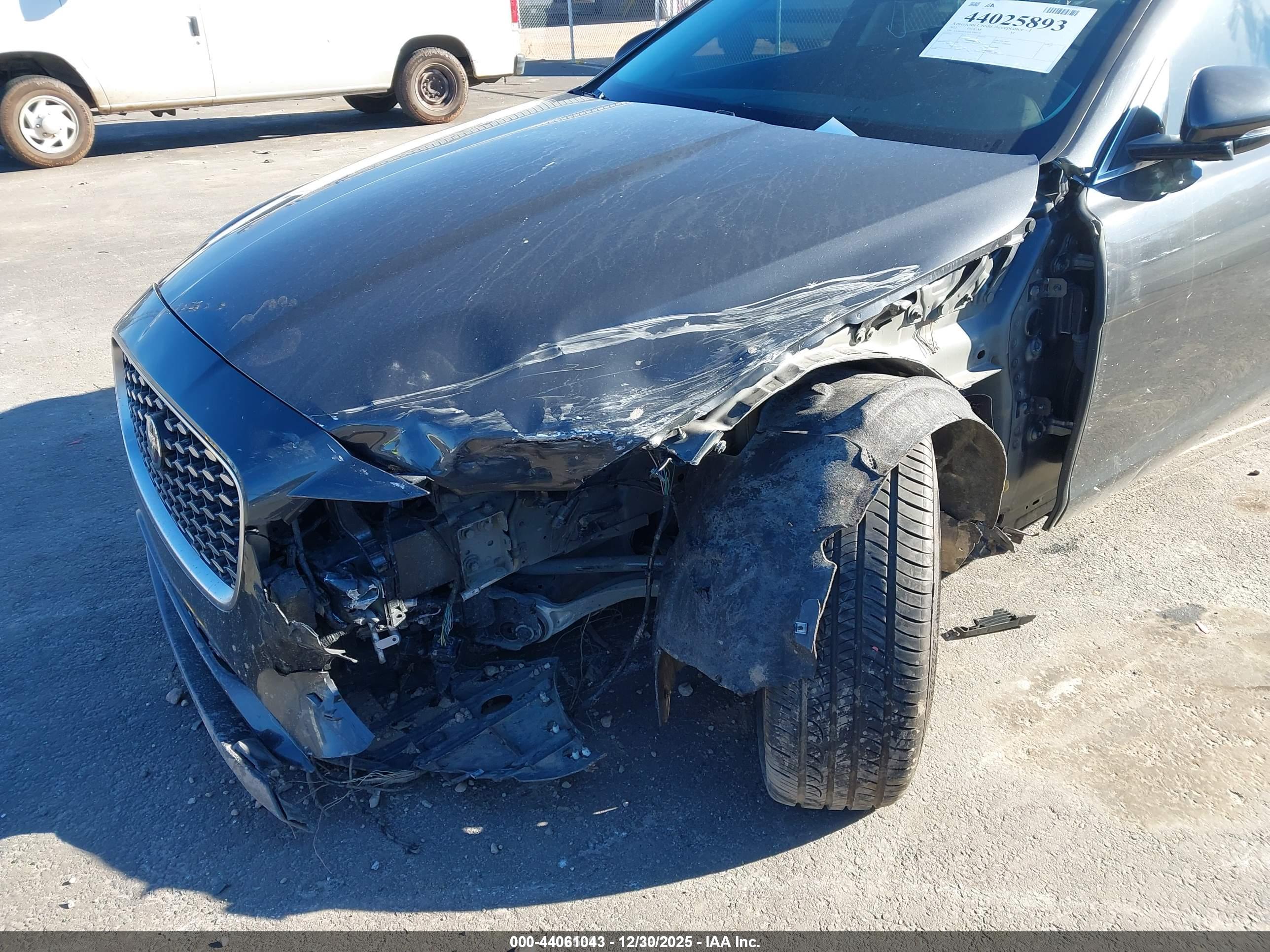 JAGUAR XF image 6