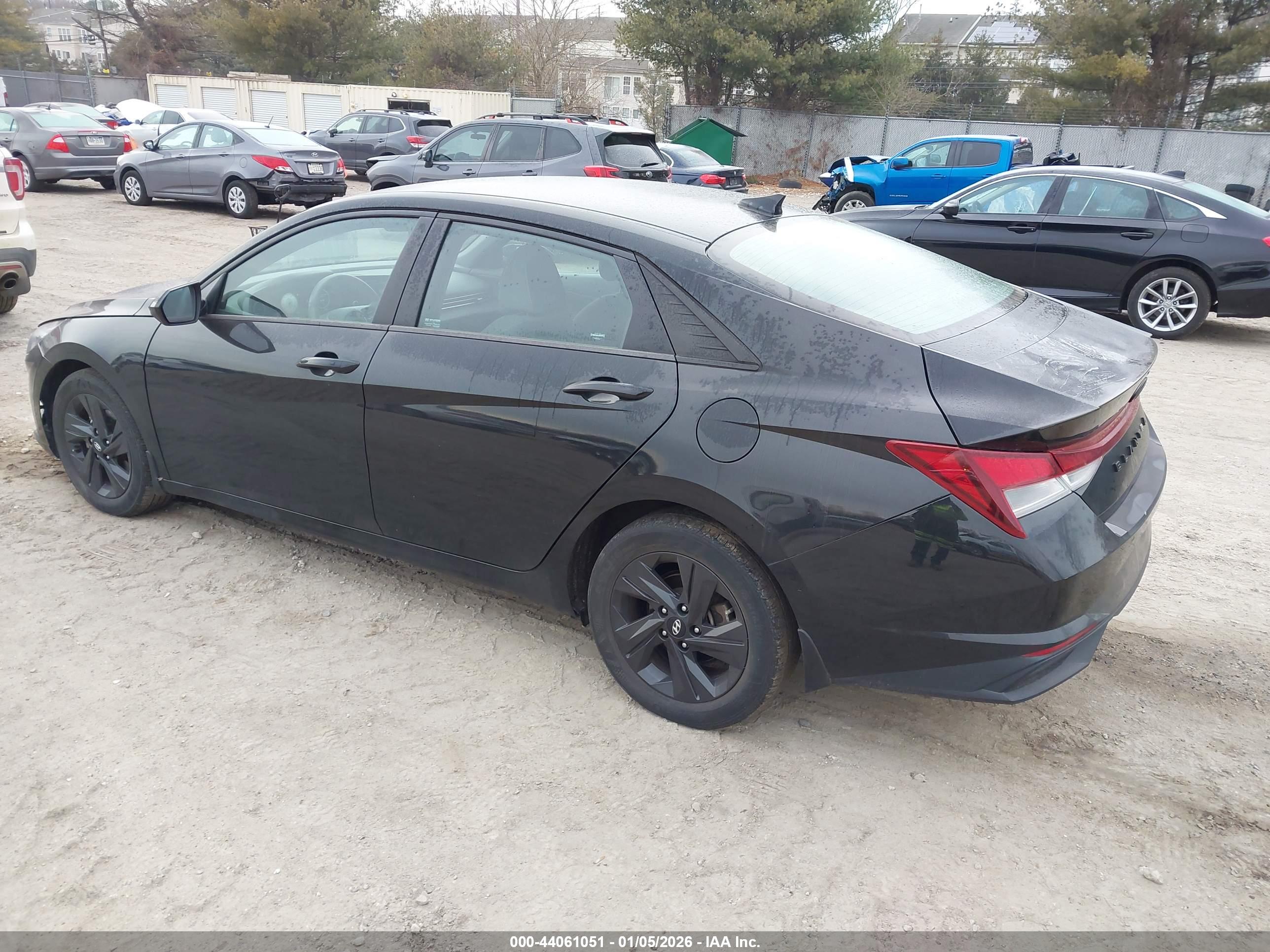 HYUNDAI ELANTRA image 3
