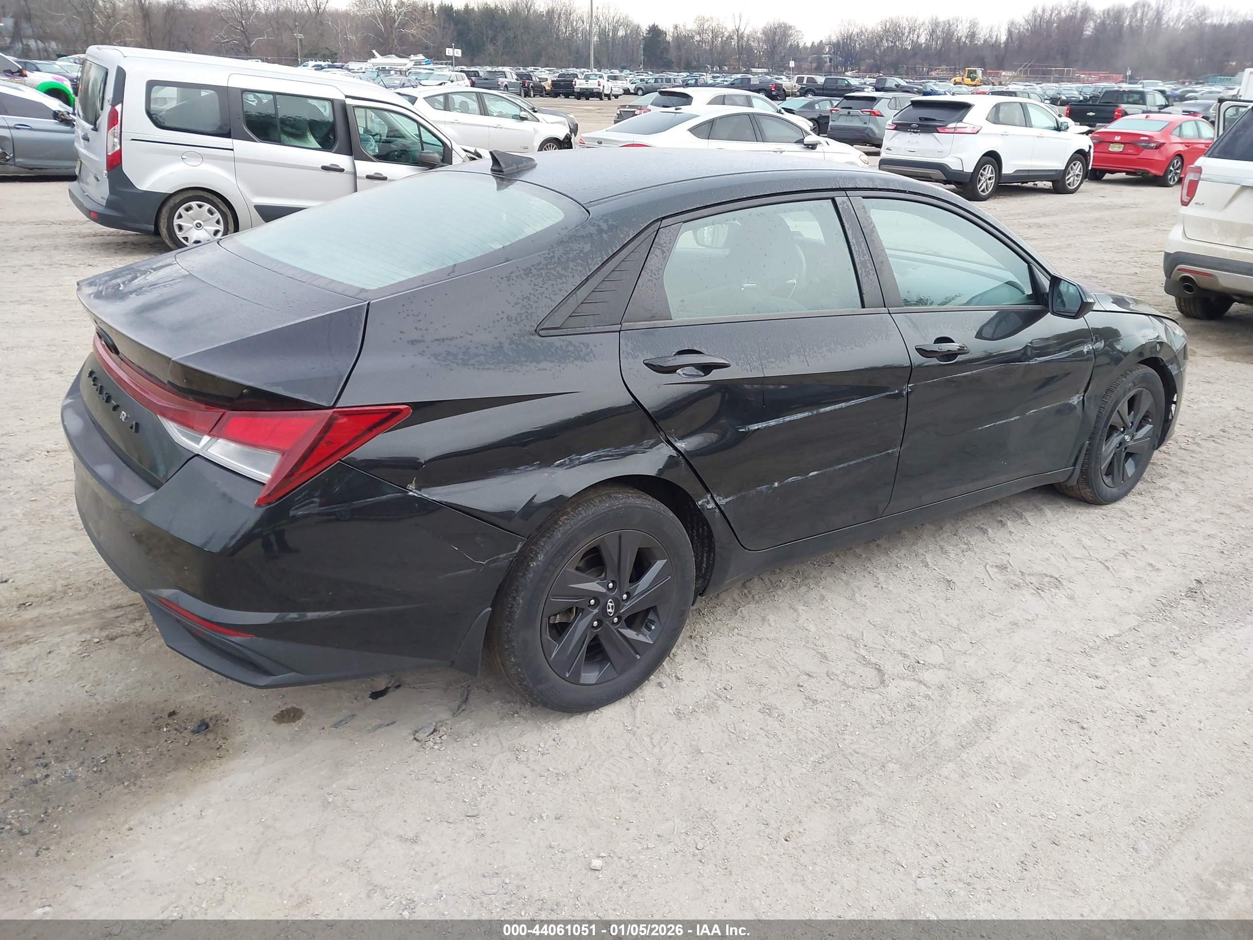 HYUNDAI ELANTRA image 4