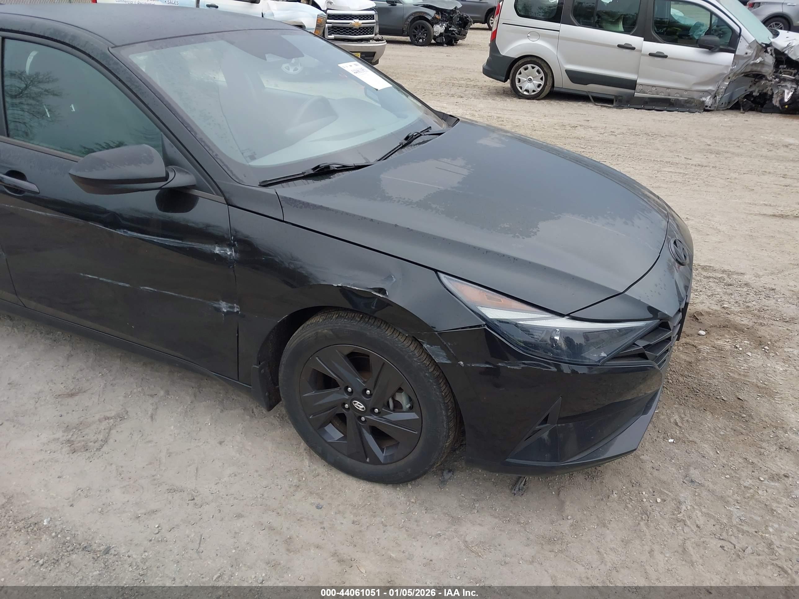 HYUNDAI ELANTRA image 6