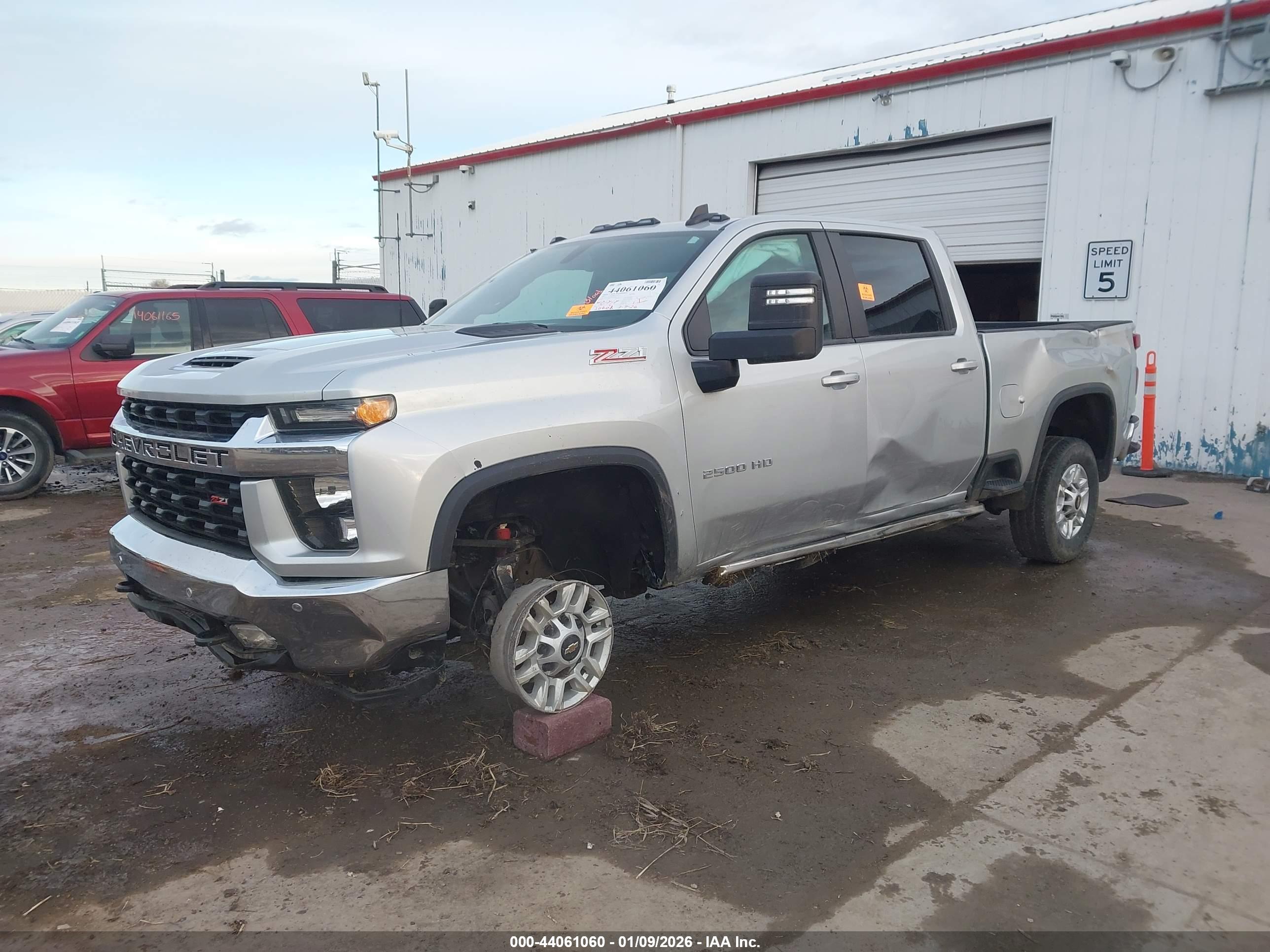 CHEVROLET SILVERADO image 2