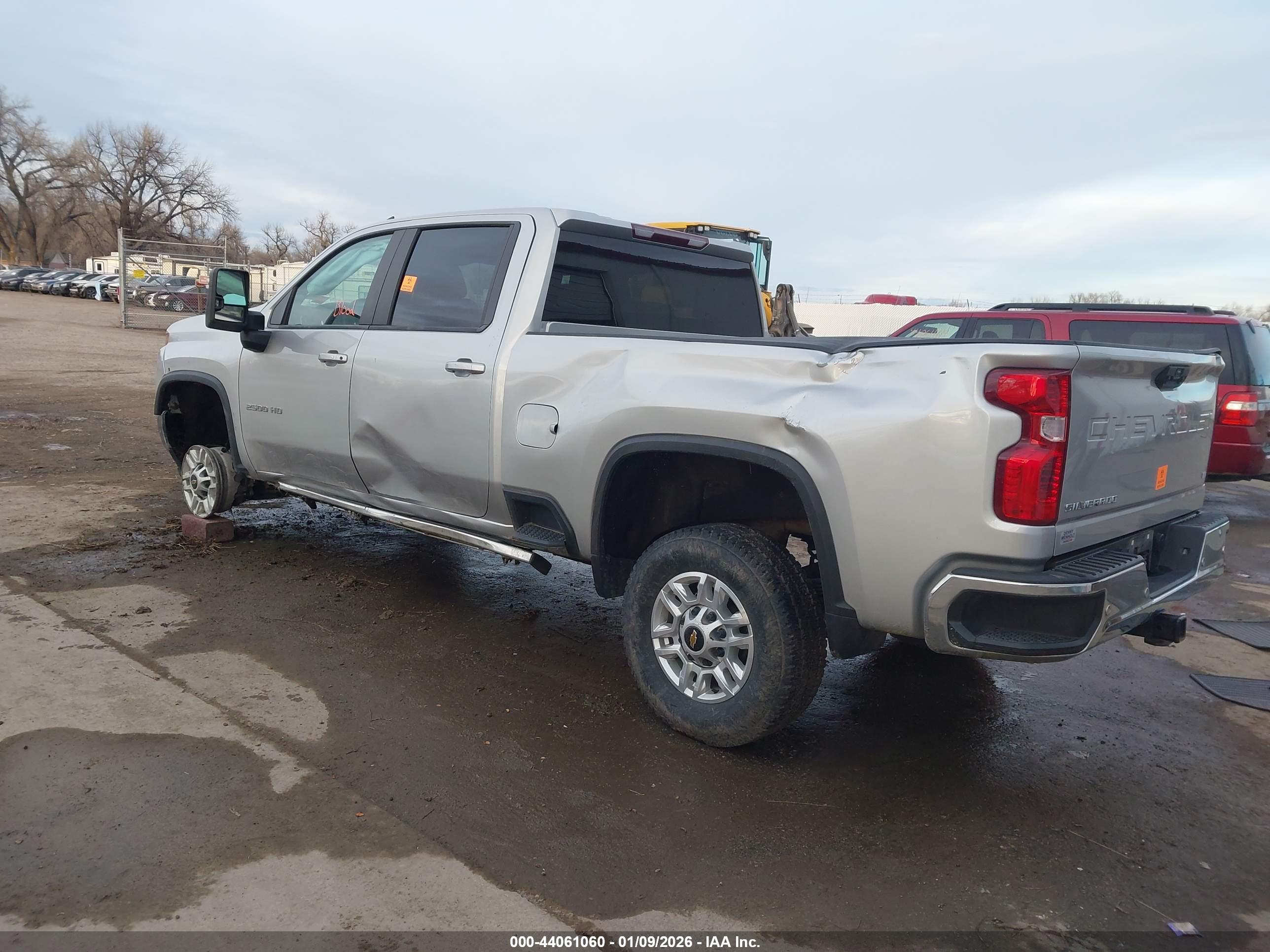 CHEVROLET SILVERADO image 3