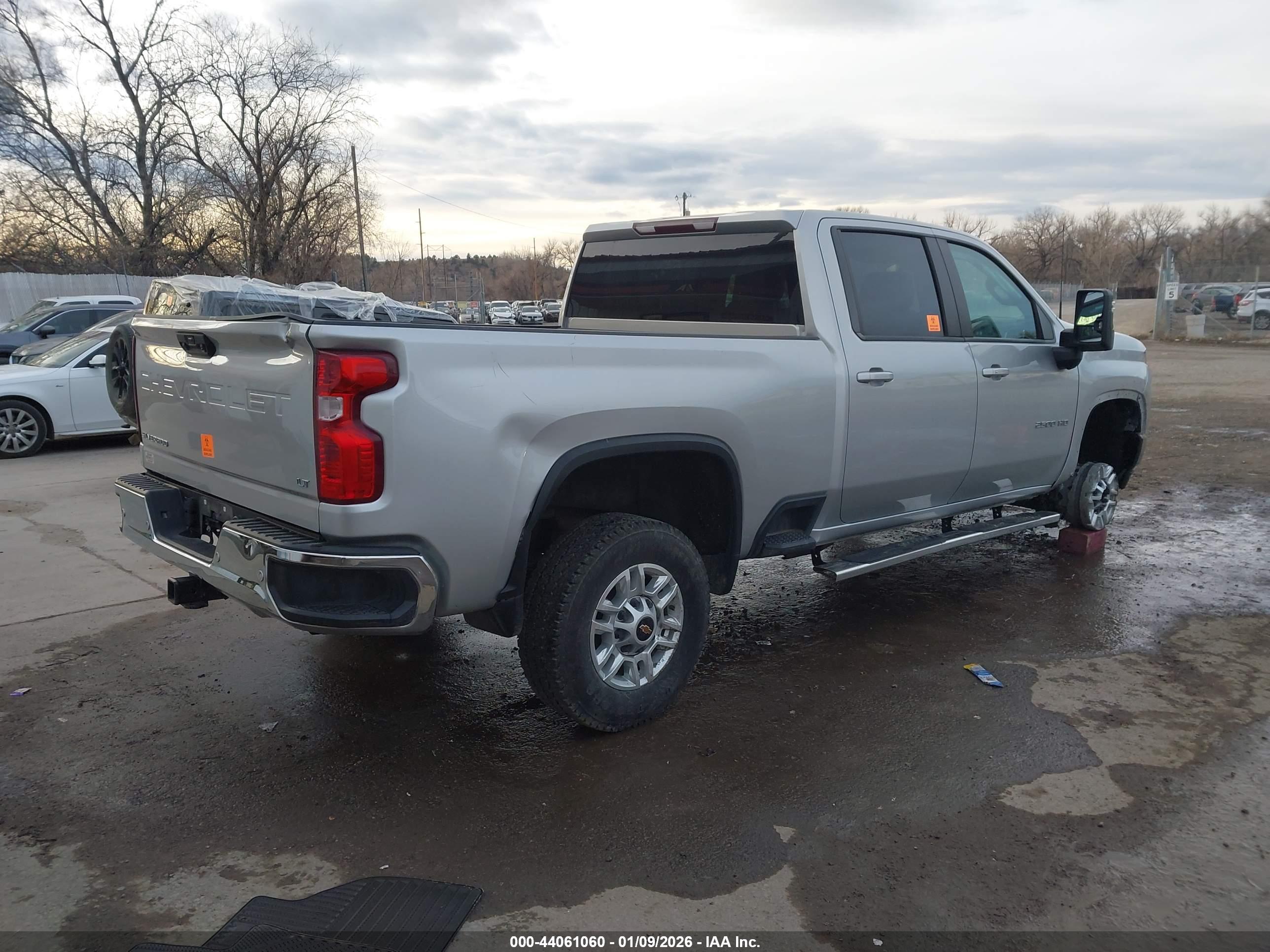 CHEVROLET SILVERADO image 4