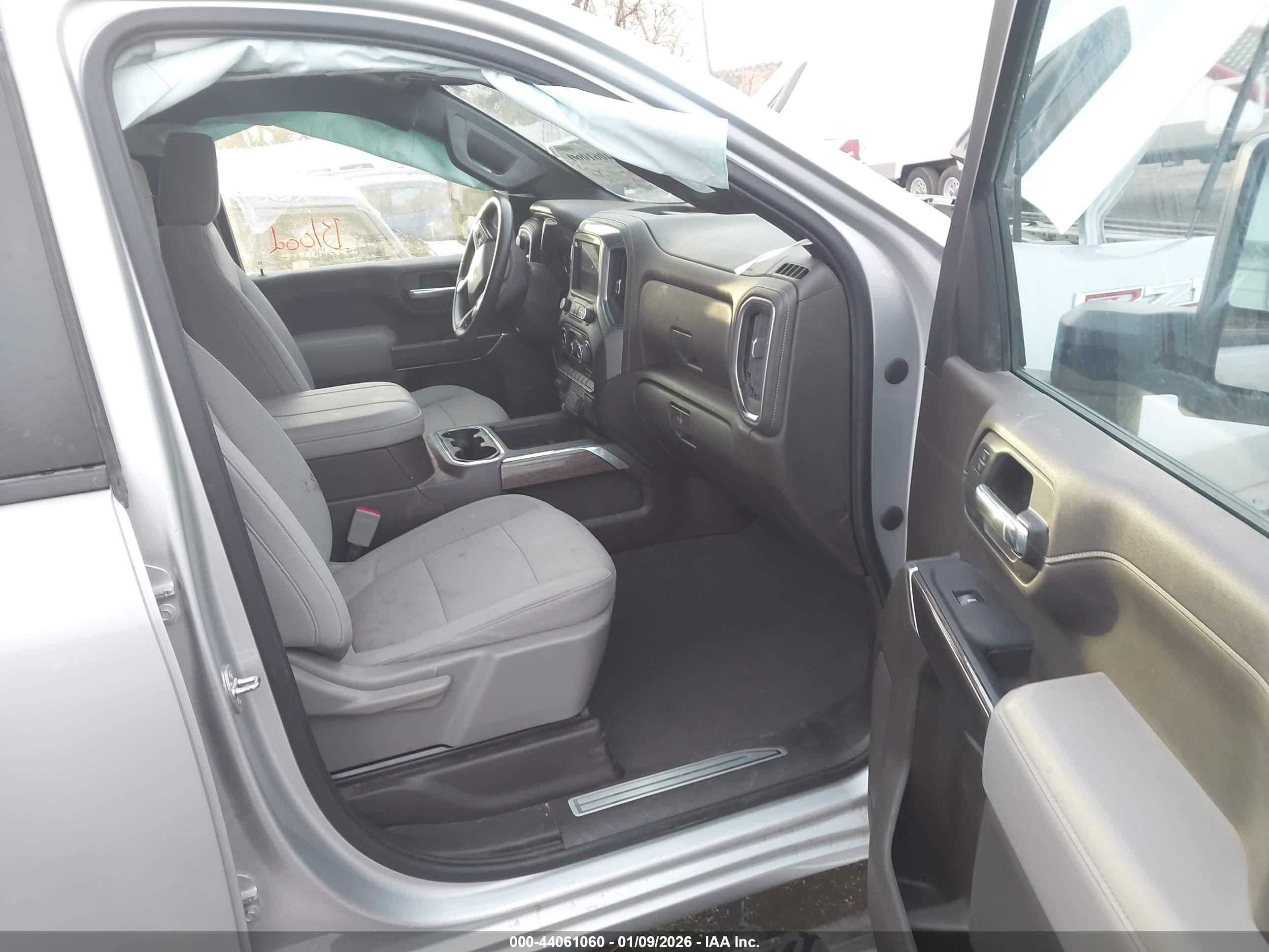 CHEVROLET SILVERADO image 7