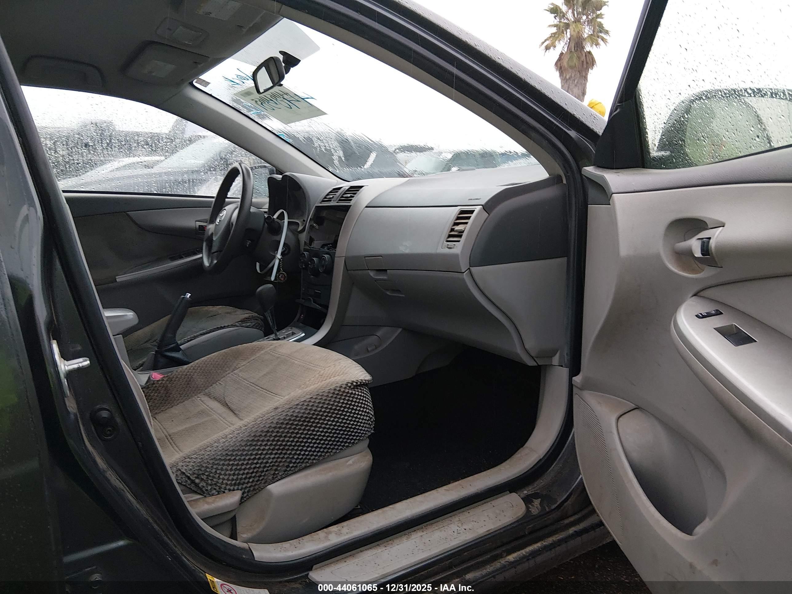 TOYOTA COROLLA image 5