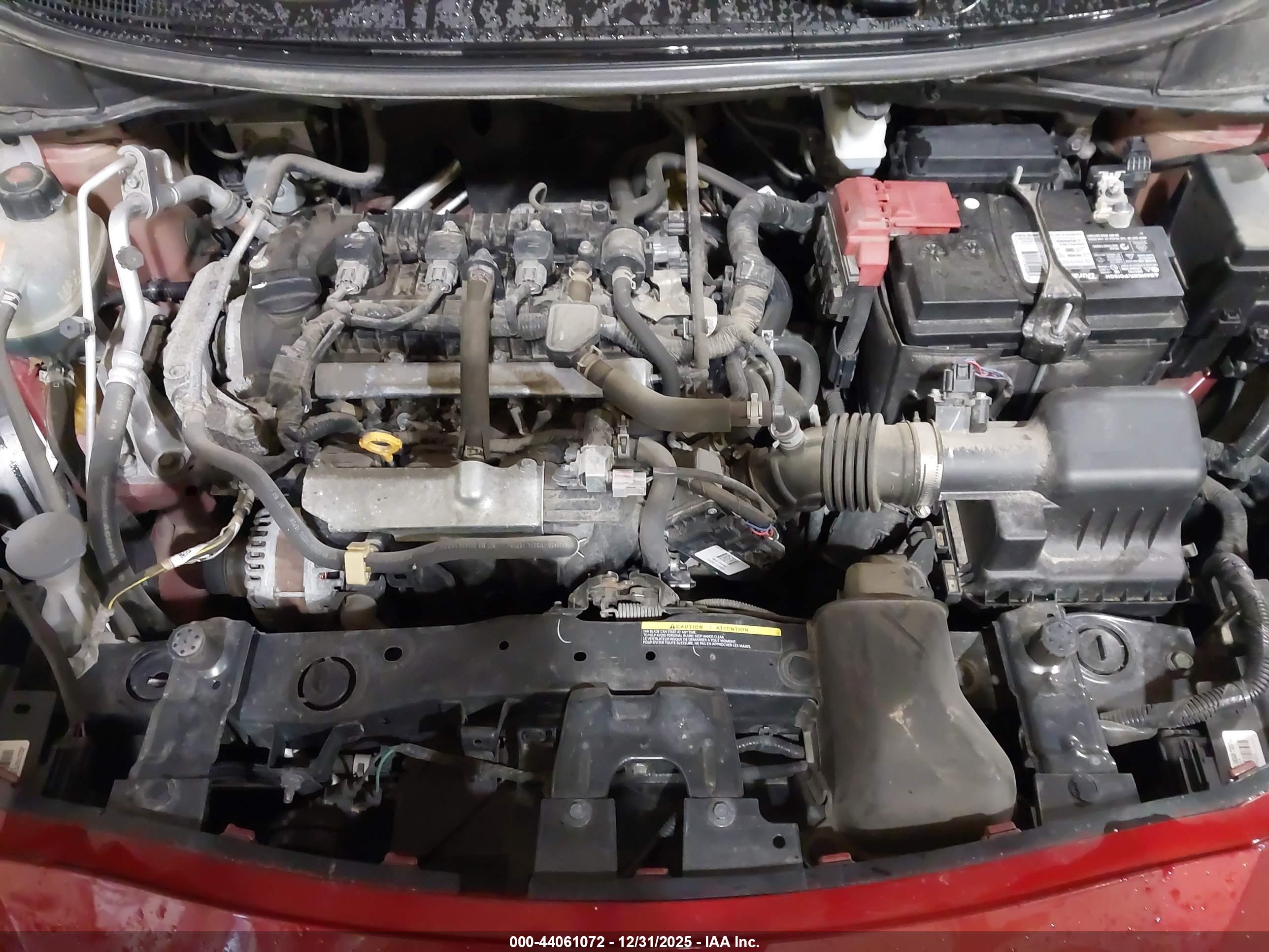 NISSAN VERSA image 10