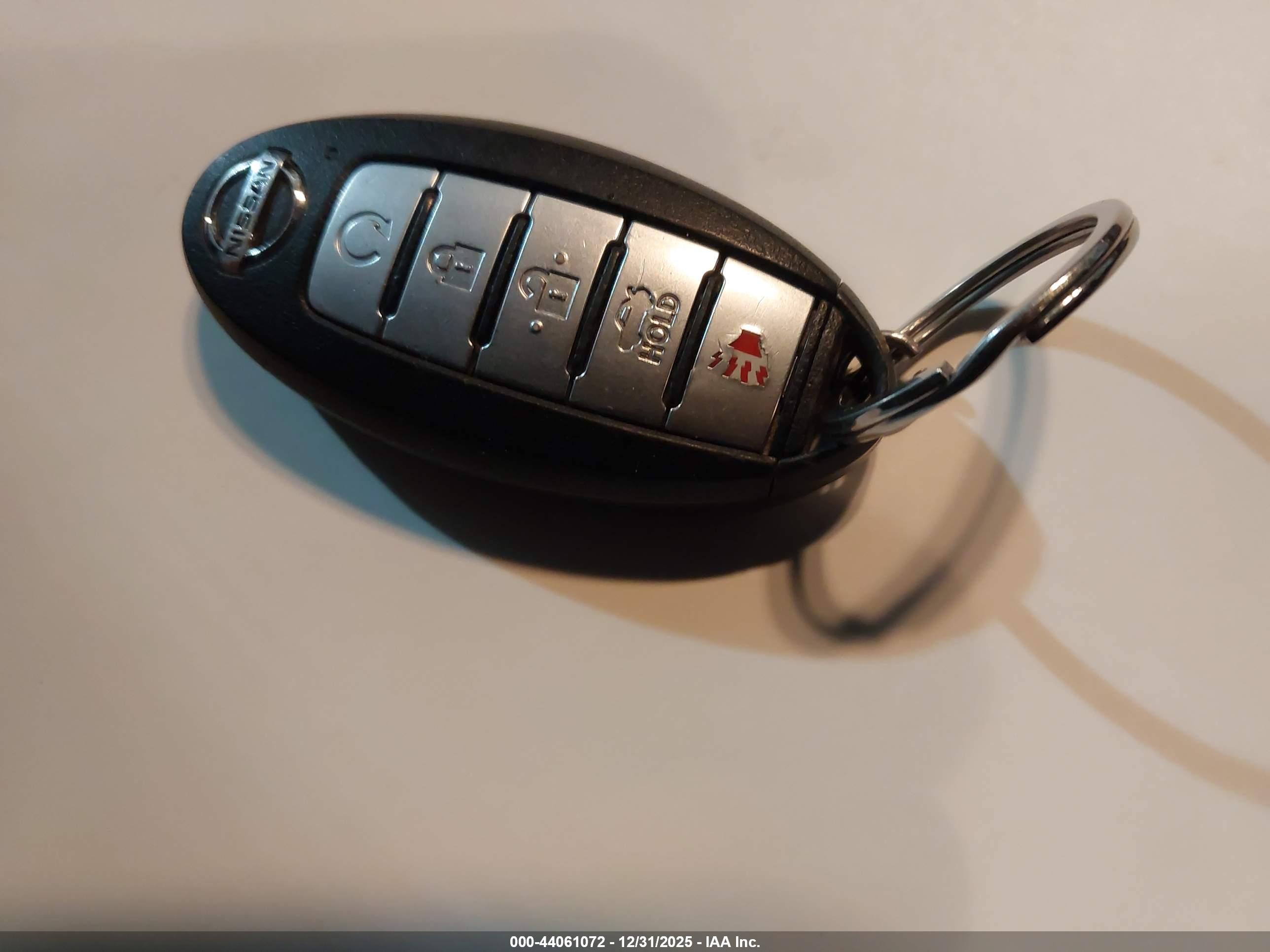 NISSAN VERSA image 11