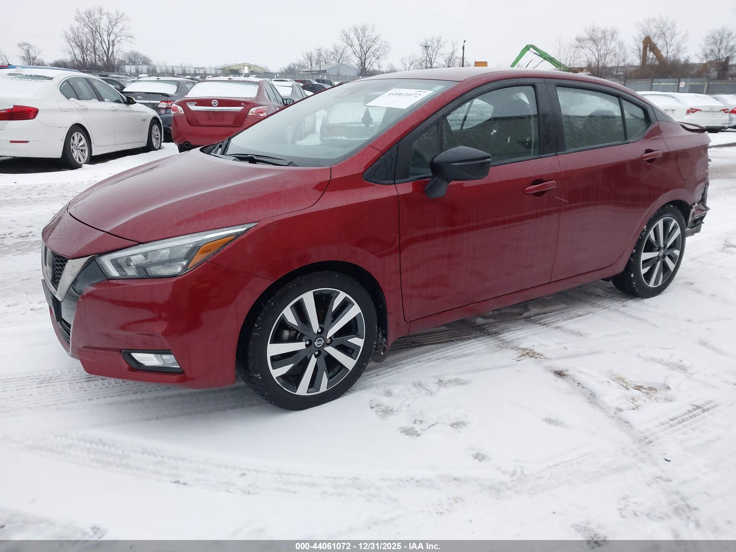 NISSAN VERSA image 2
