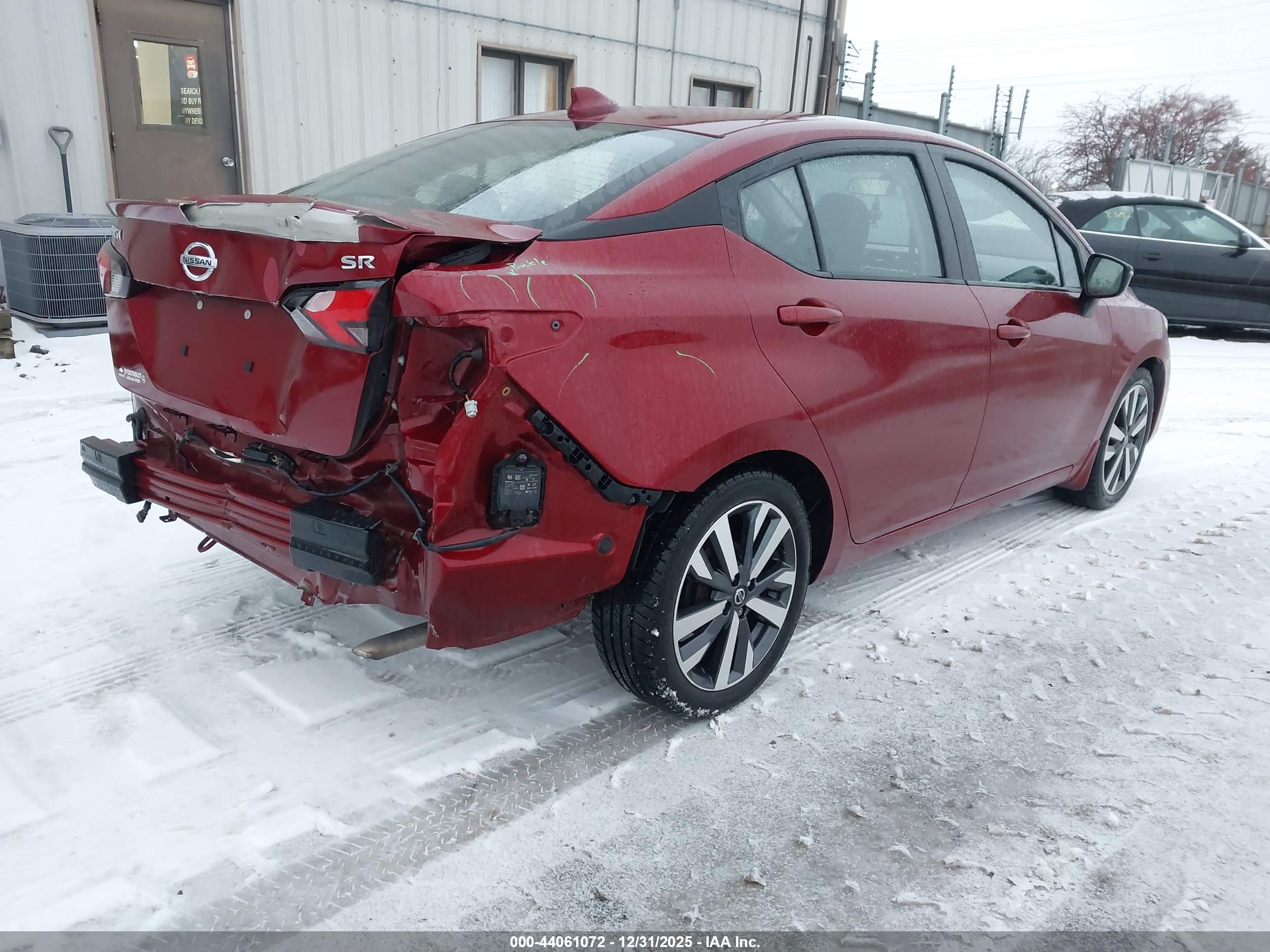 NISSAN VERSA image 4
