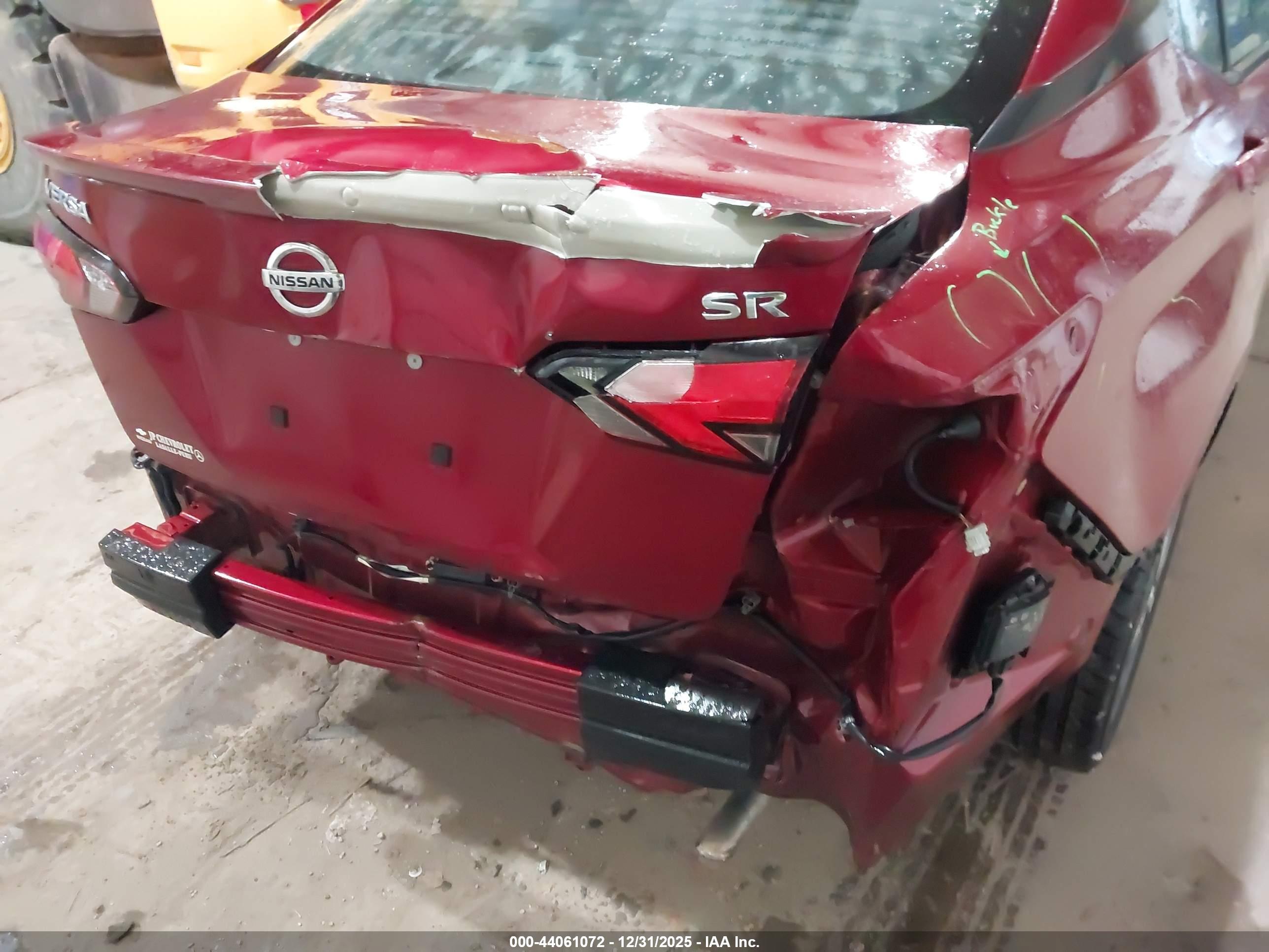 NISSAN VERSA image 6