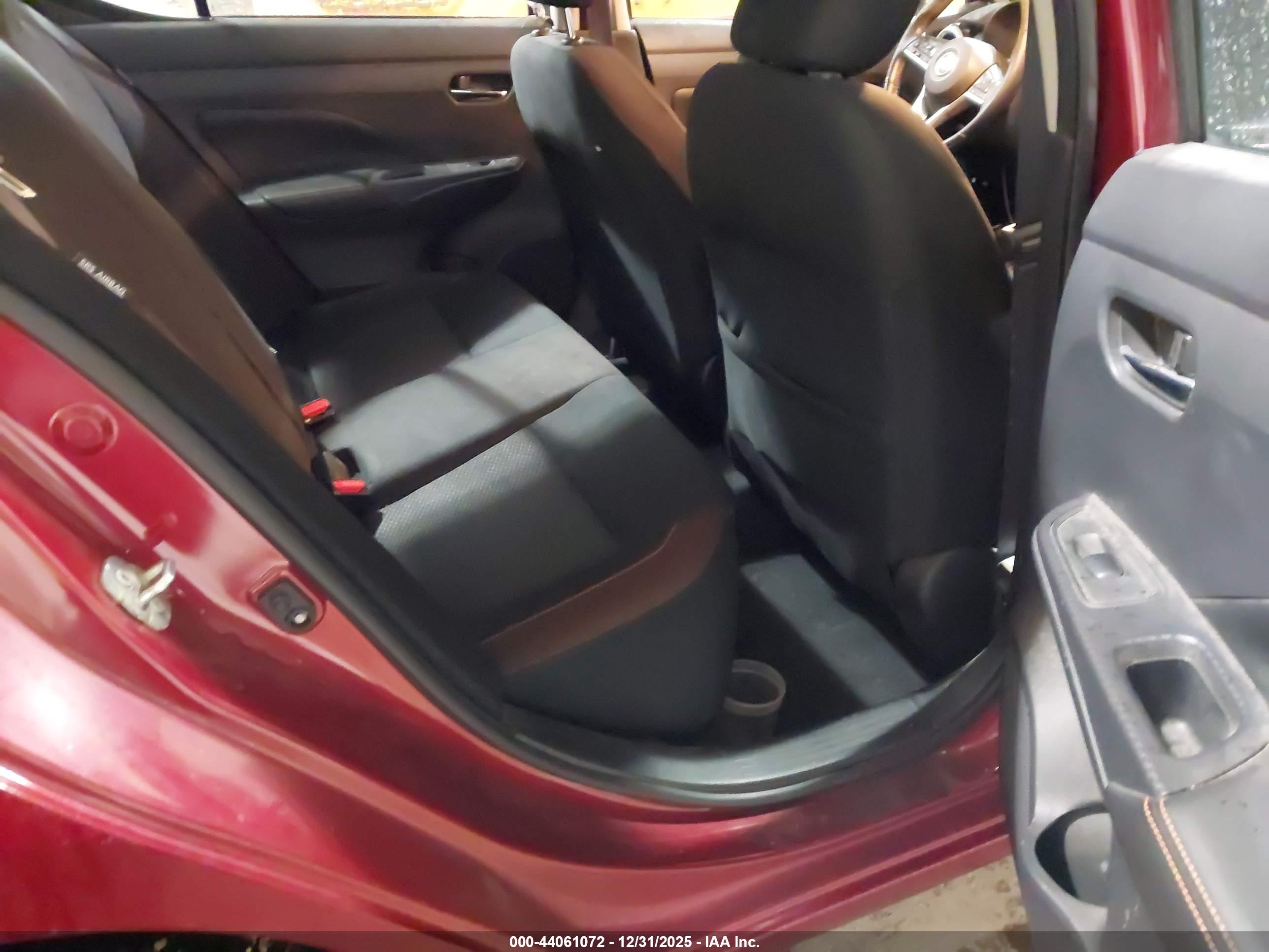 NISSAN VERSA image 8