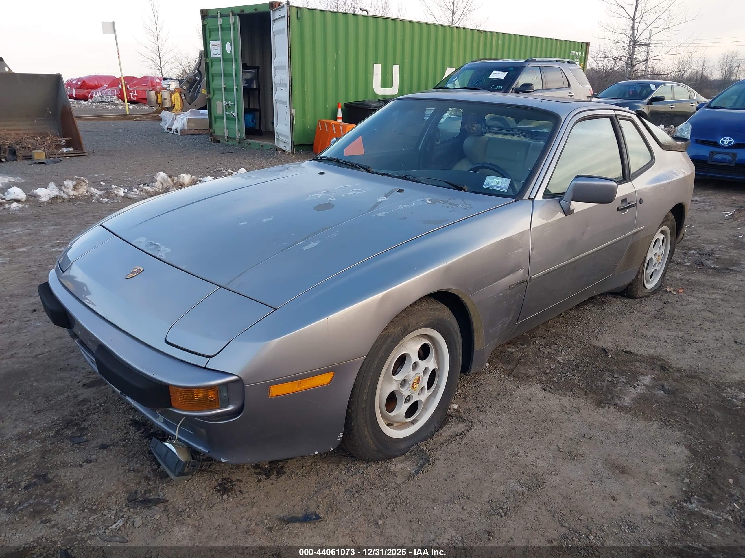 PORSCHE 944 image 2
