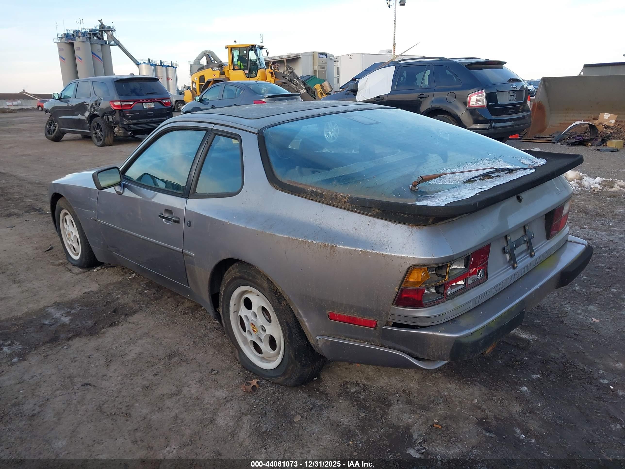 PORSCHE 944 image 3