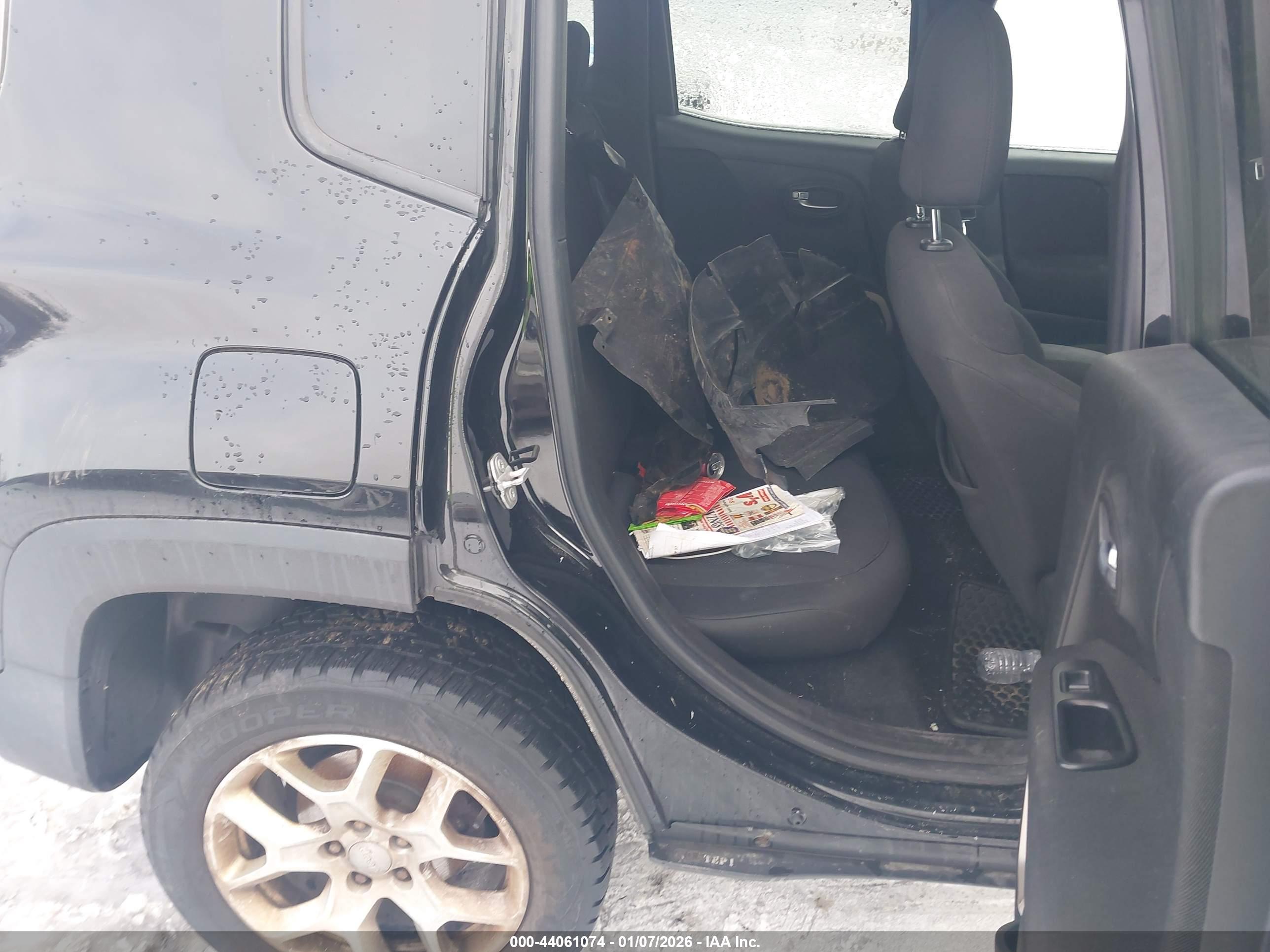 JEEP RENEGADE image 8