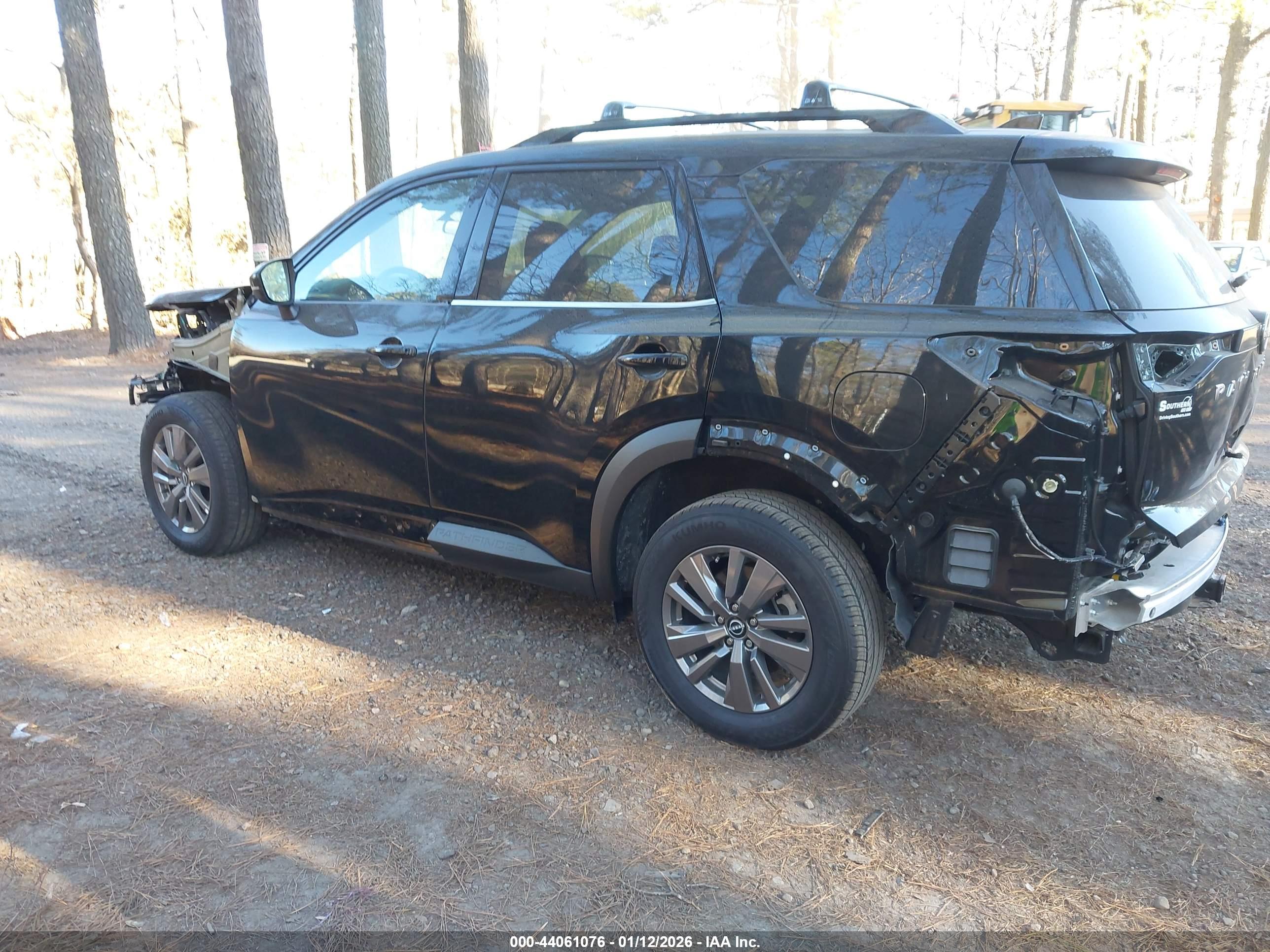 NISSAN PATHFINDER image 3