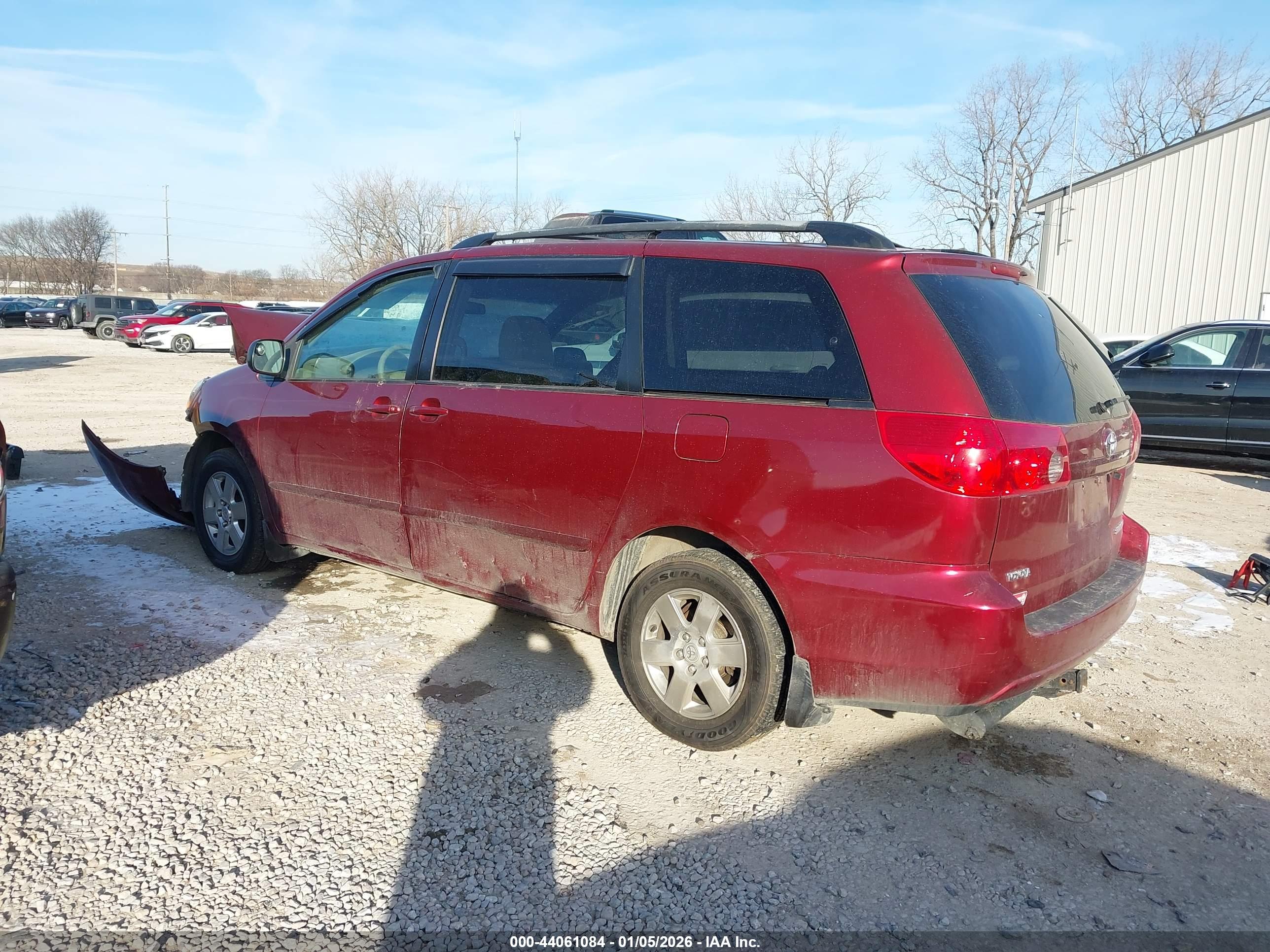 TOYOTA SIENNA image 3