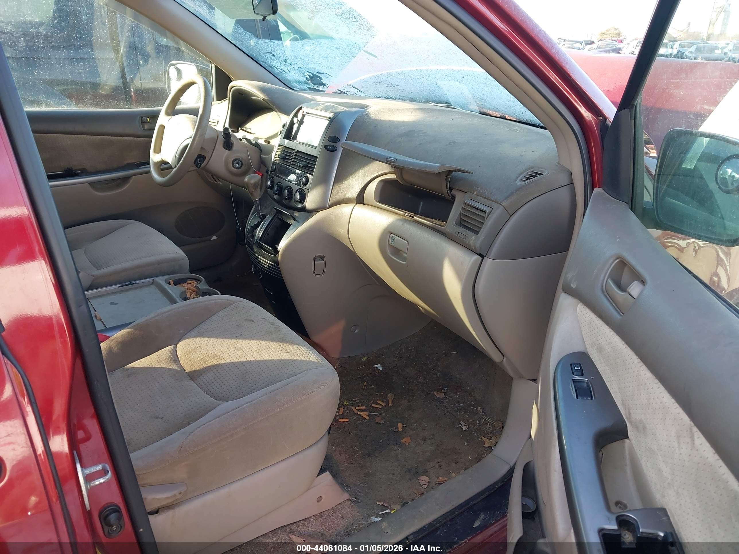 TOYOTA SIENNA image 5