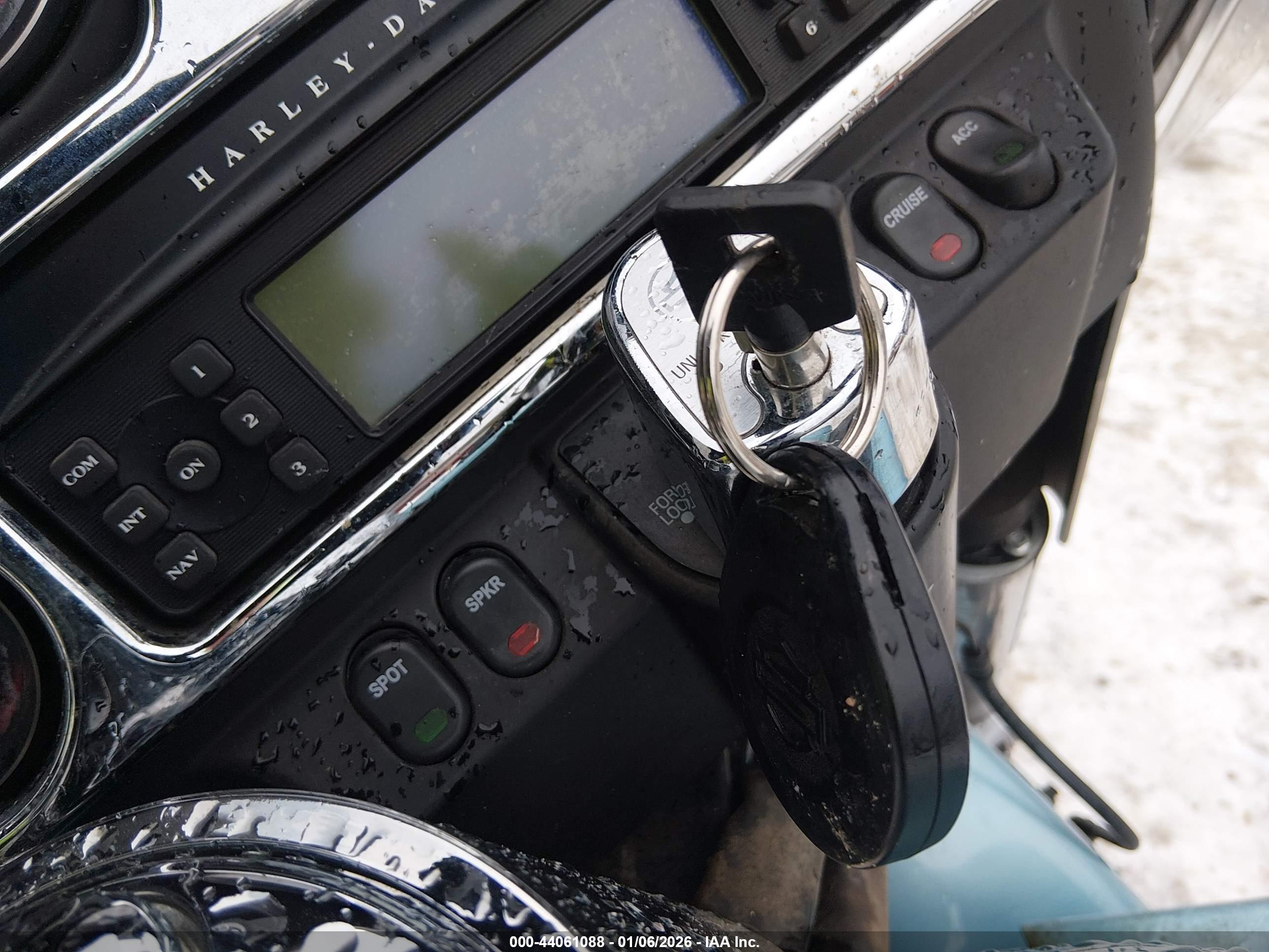 HARLEY-DAVIDSON FLHTCUI image 11